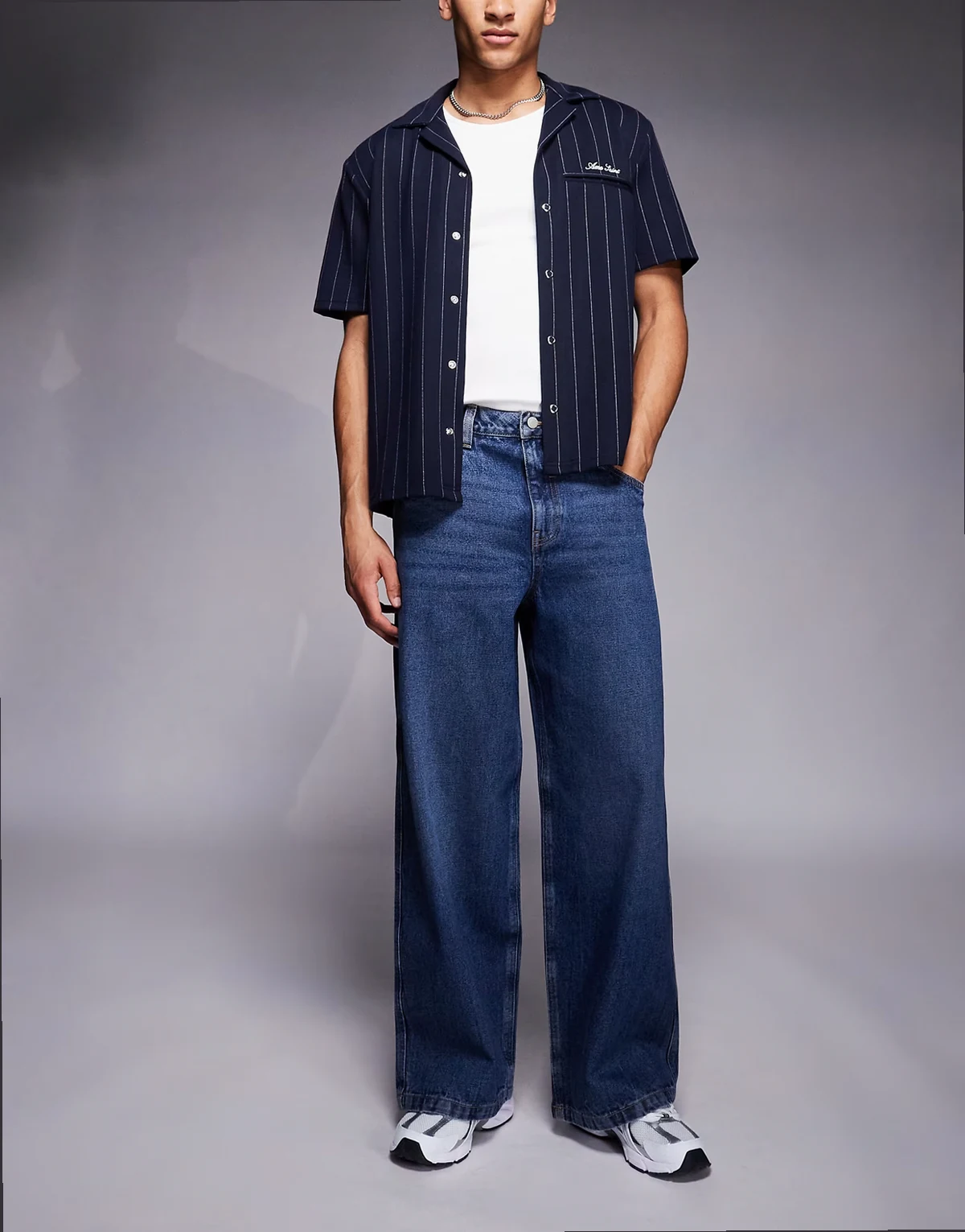 – Superweite Jeans in dunkelblauer Waschung