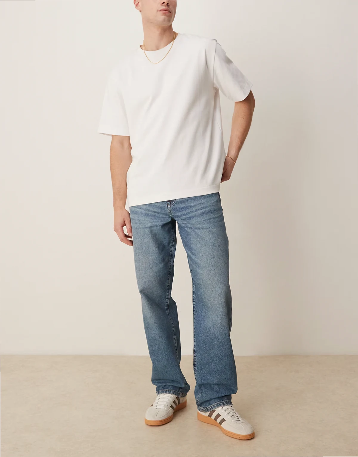 – Baggy-Jeans in verwaschenem Mittelblau
