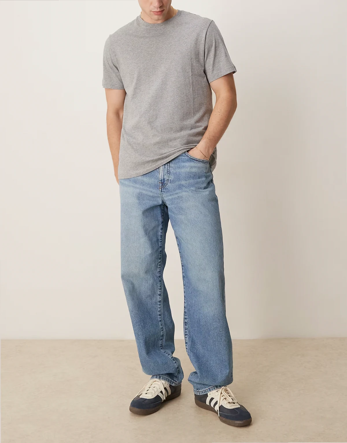 – Weite Jeans in verwaschenem Mittelblau