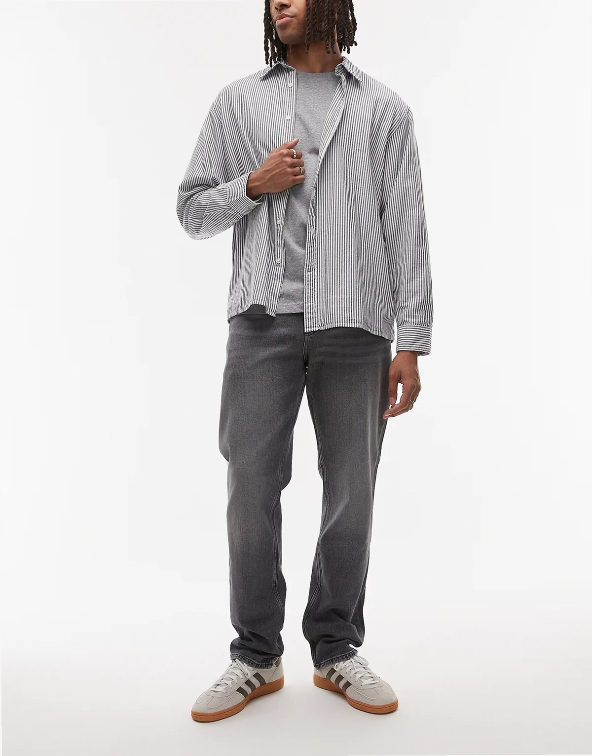 – Ryan – Schmal geschnittene Straight Jeans in Grau