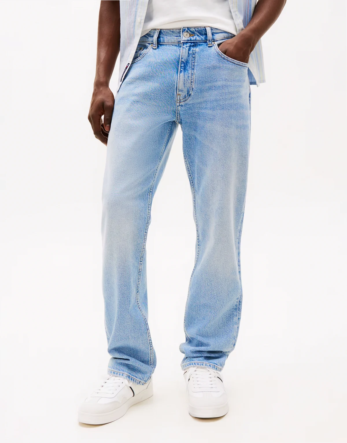 – Ryan – Schmal geschnittene Straight Jeans in heller Waschung