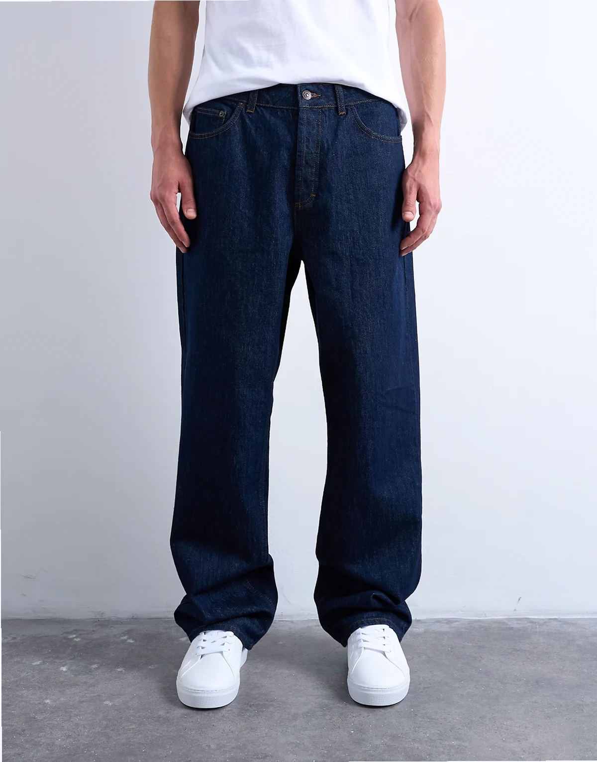 – Weite Jeans ohne Stretch in Raw-Waschung