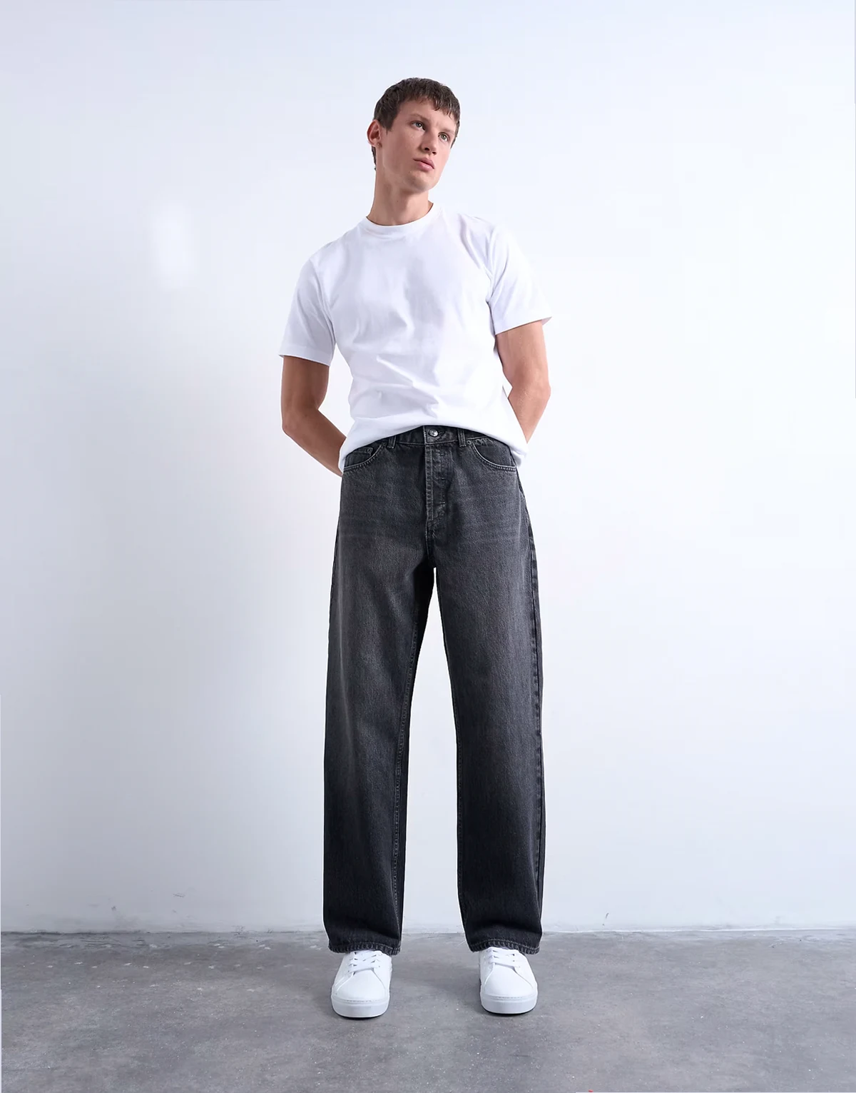 – Rigid Baggy Jeans in gewaschenem Schwarz