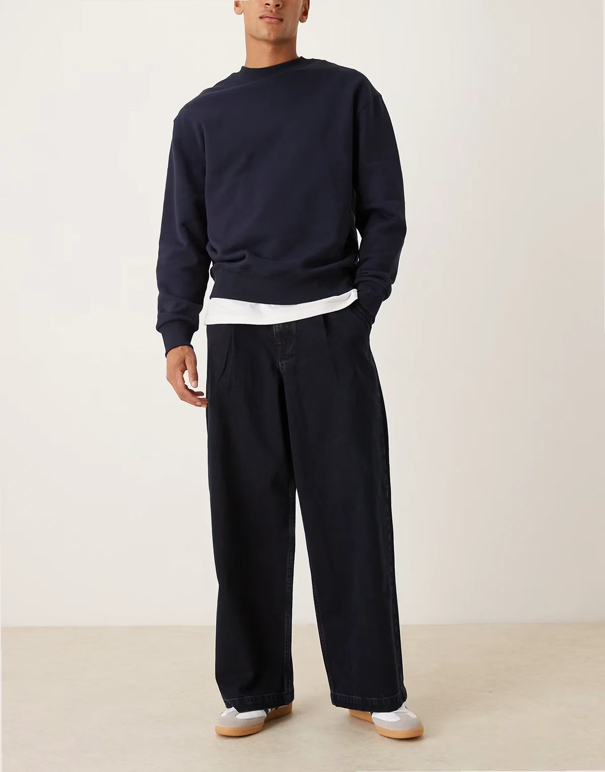 – Superweite Jeans in dunklem Indigo mit Bundfalten