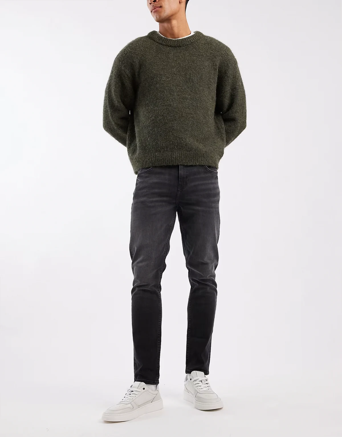 – Skinny Fit Jeans in verwaschenem Grau