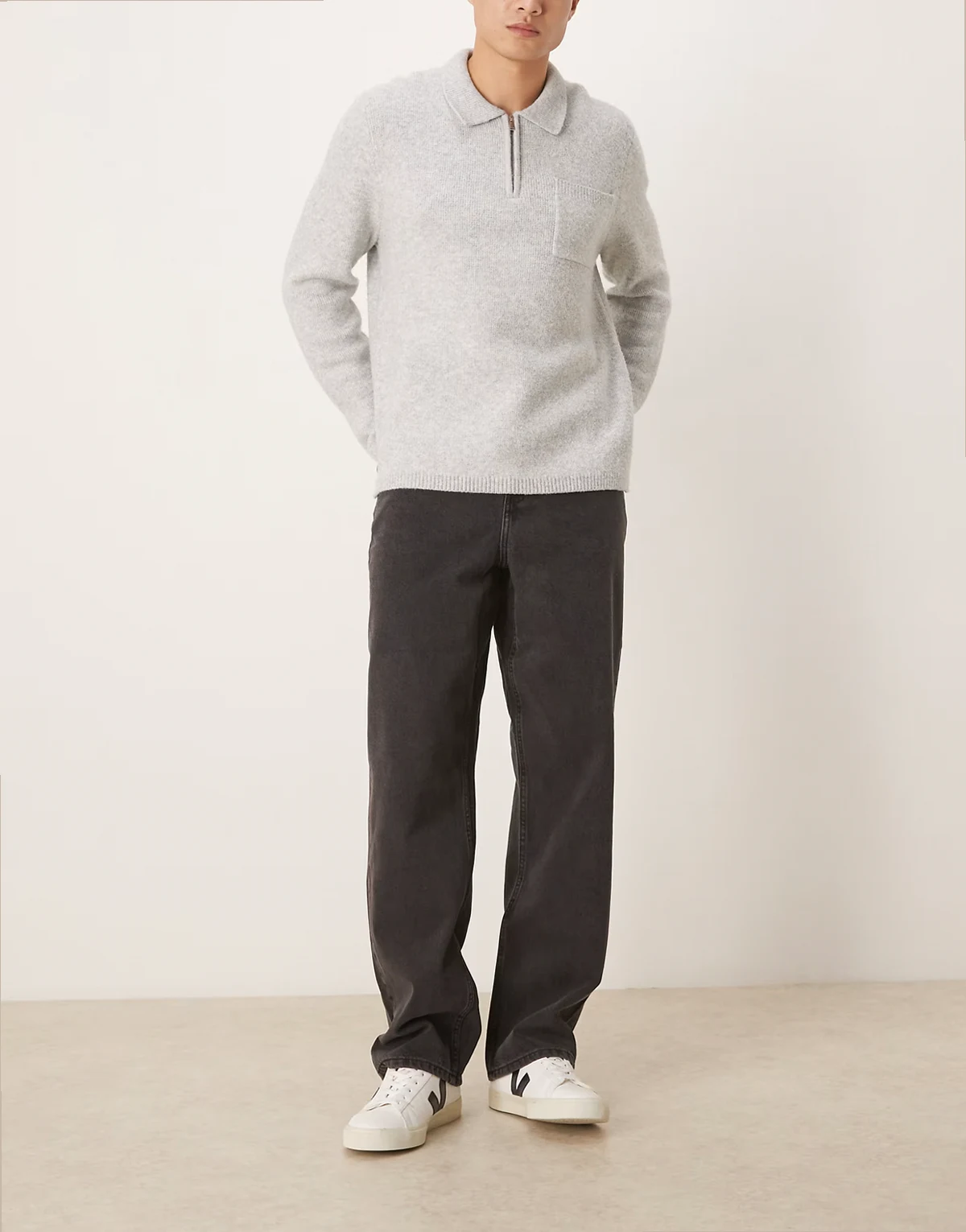 – Baggy-Jeans in verwaschenem Schwarz
