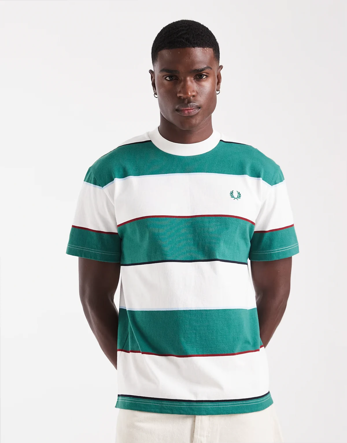 – Zielono-biały luźny T-shirty w paski