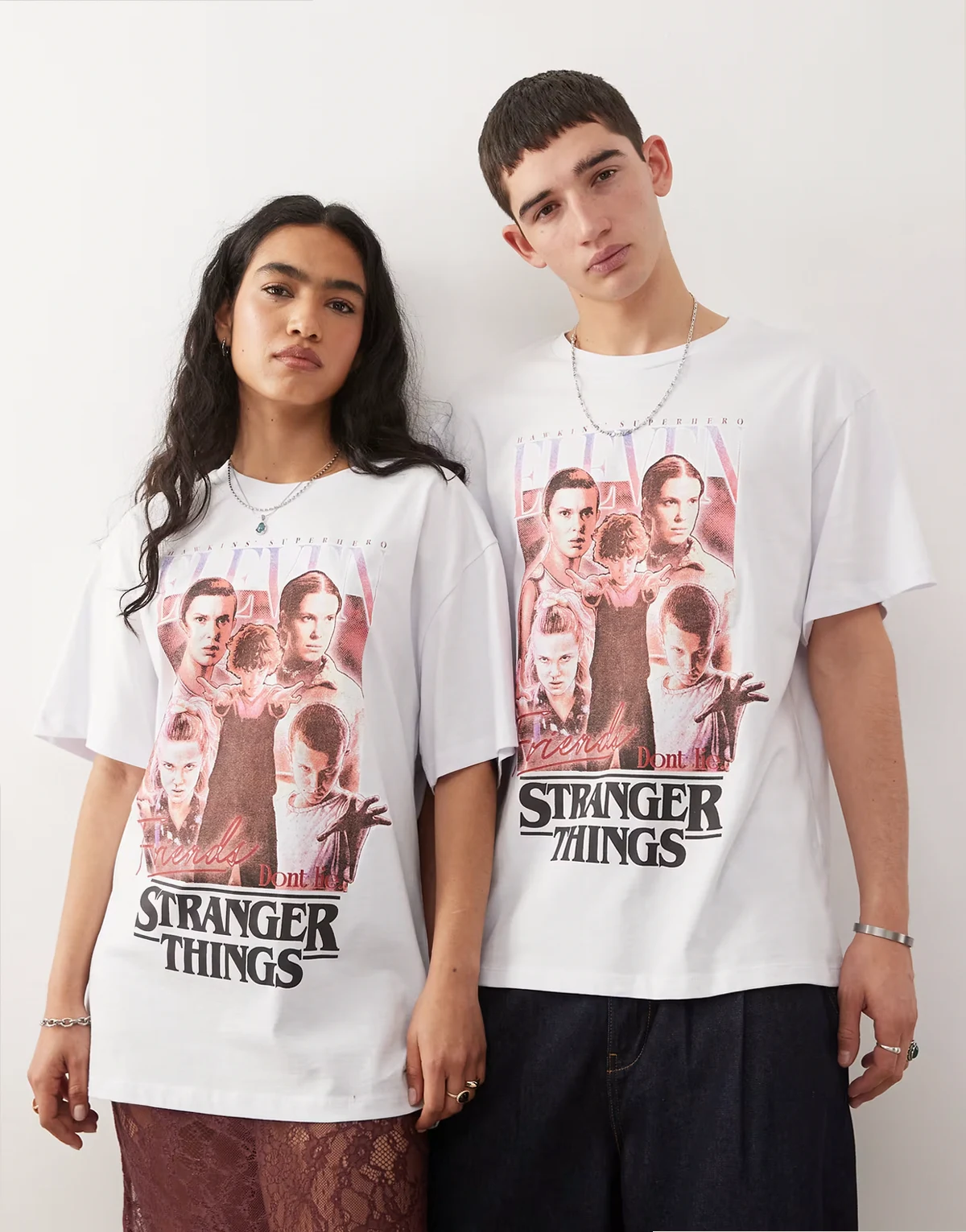 x Stranger Things – Unisex-T-Shirt in Weiß mit Eleven-Retroprint und Oversize-Schnitt