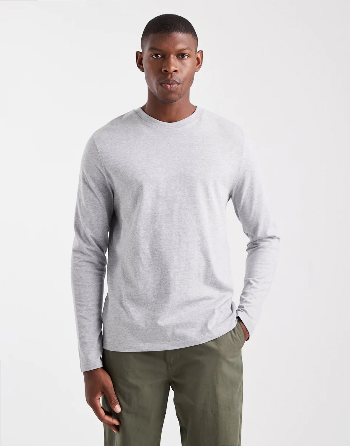– Langärmliges Basic-T-Shirt in meliertem Grau mit Rundhalsausschnitt