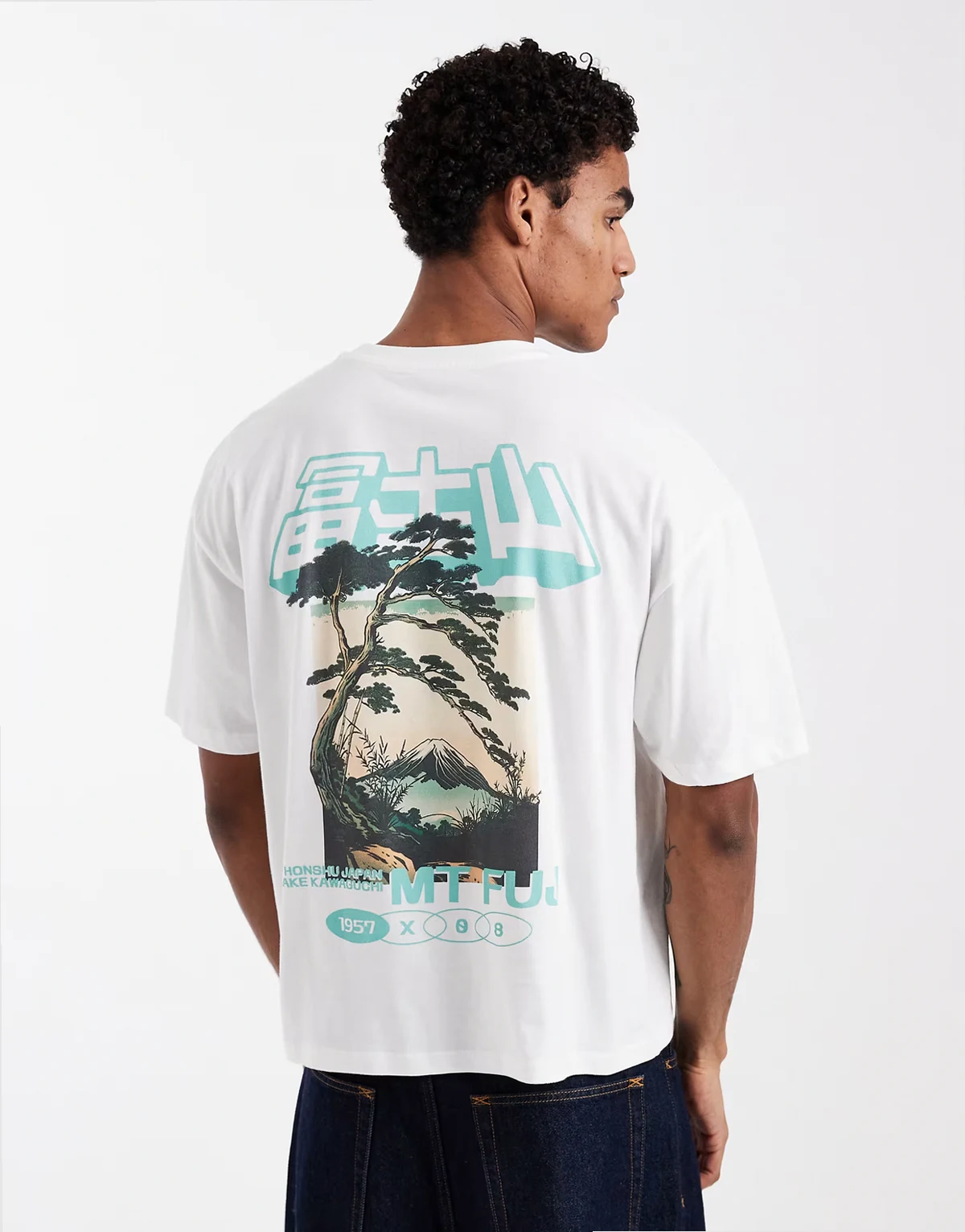 – Kastiges Oversize-T-Shirt in Weiß mit „Mount Fuji“-Print