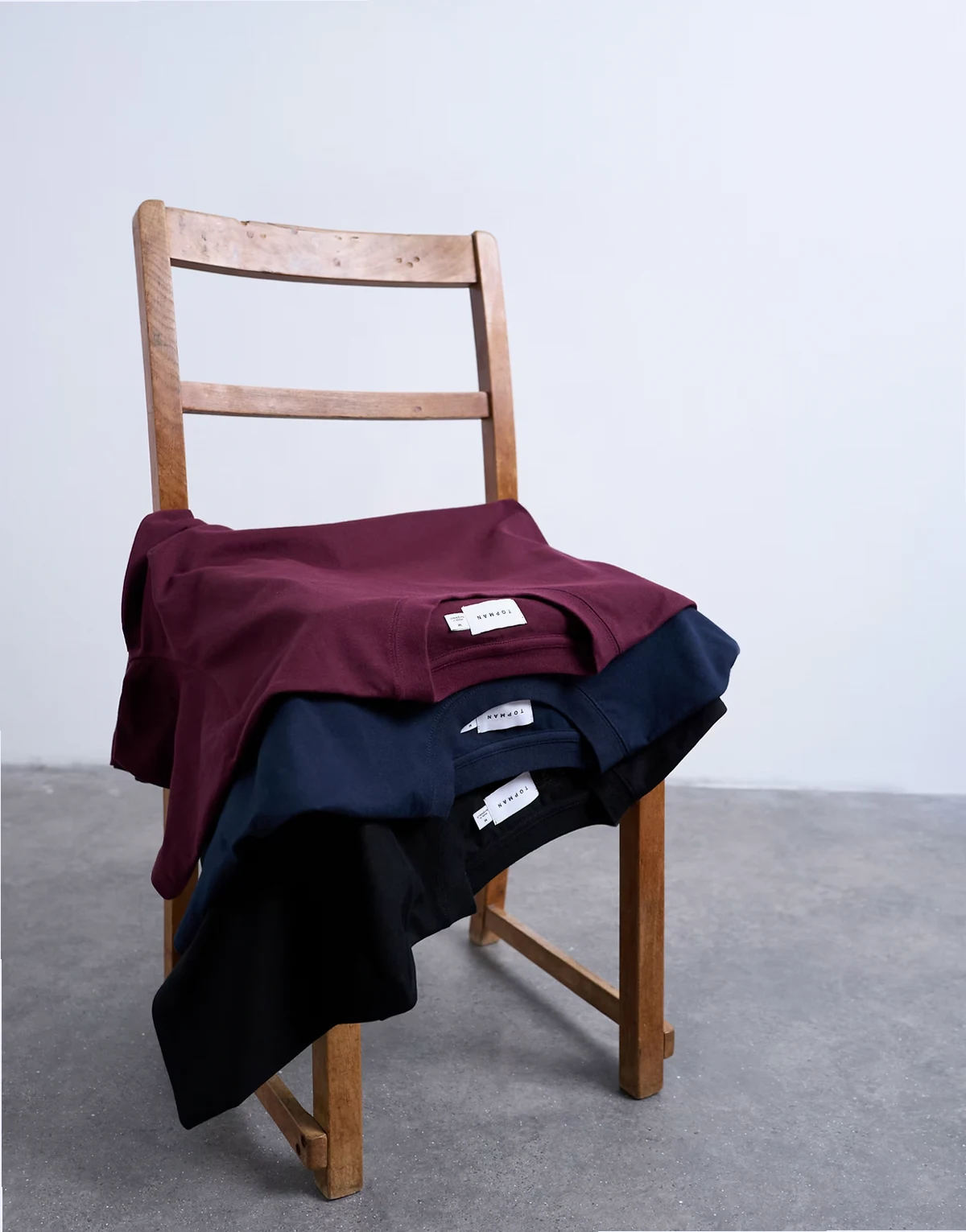 – 3er-Pack Relaxed-Fit-T-Shirts in Schwarz, Marineblau und Burgunderrot