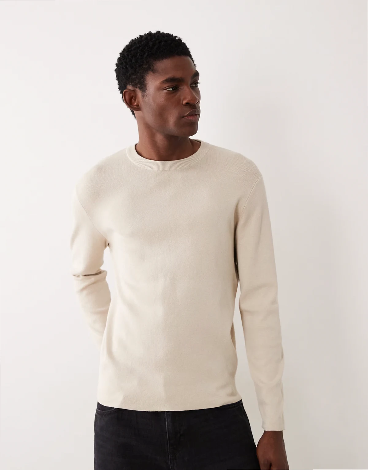 – Essential – Langärmliger Pullover aus Rippstrick in Steinbeige mit Rundhalsausschnitt