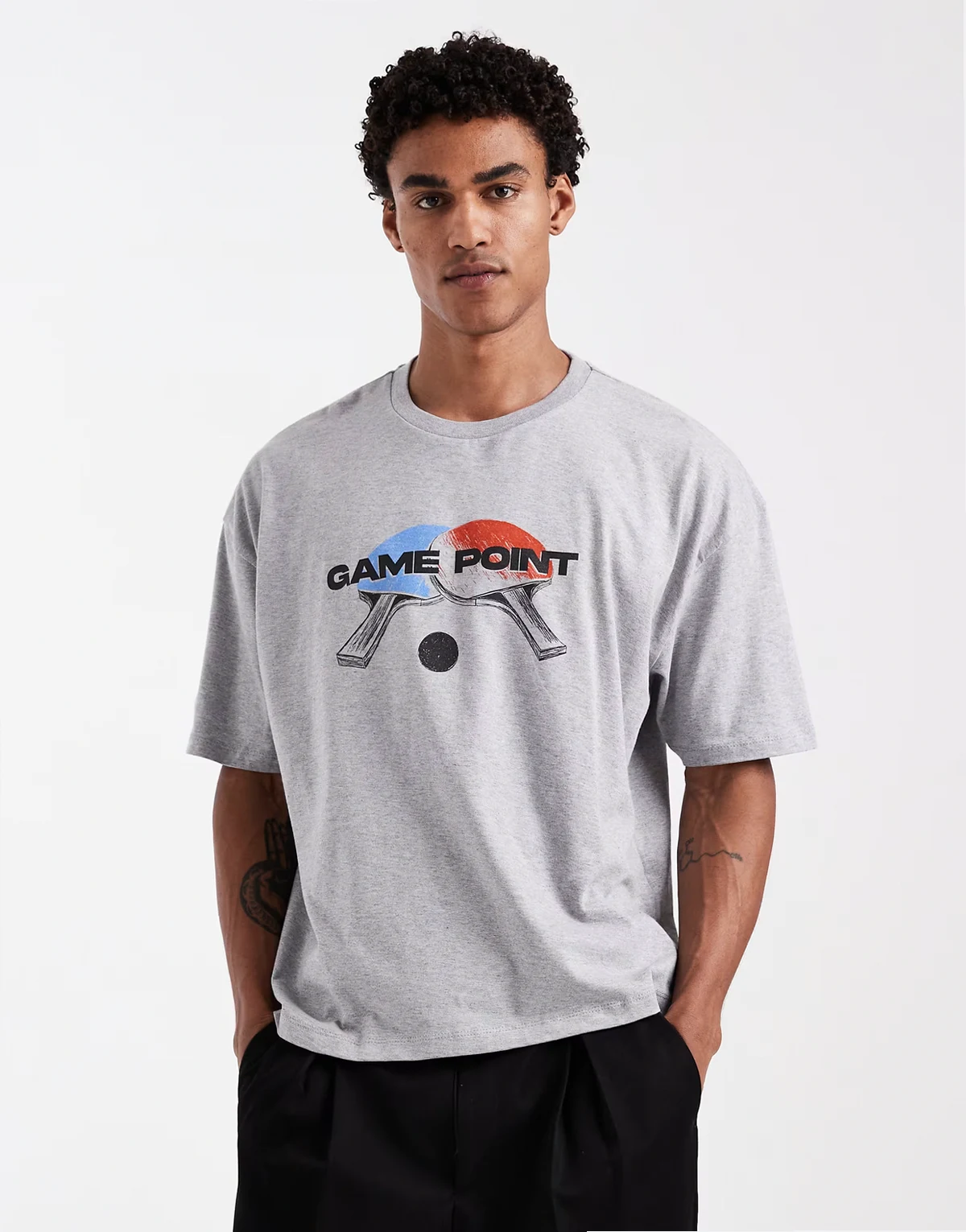 – Kastiges Oversize-T-Shirt in meliertem Grau mit Tischtennis-Motivprint