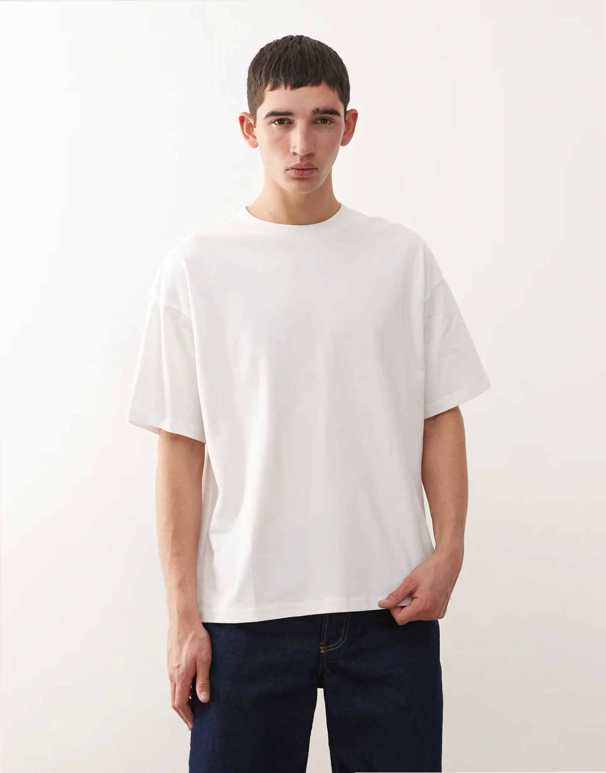 – Kastiges Relaxed-Fit-T-Shirt aus schwerem Jersey in Weiß