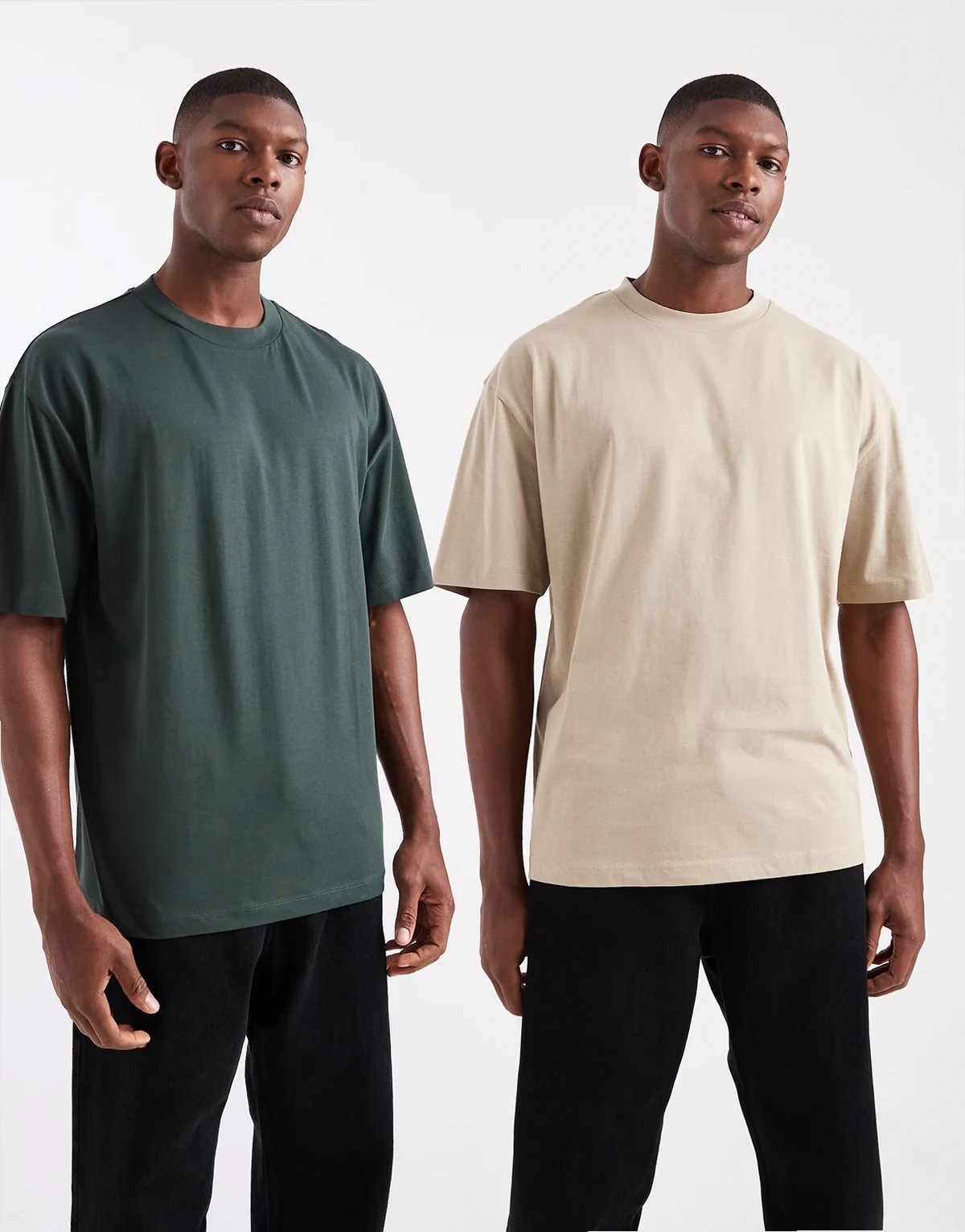 – 2er-Pack Basic-T-Shirts in Dunkelgrün und Beige mit Oversize-Schnitt