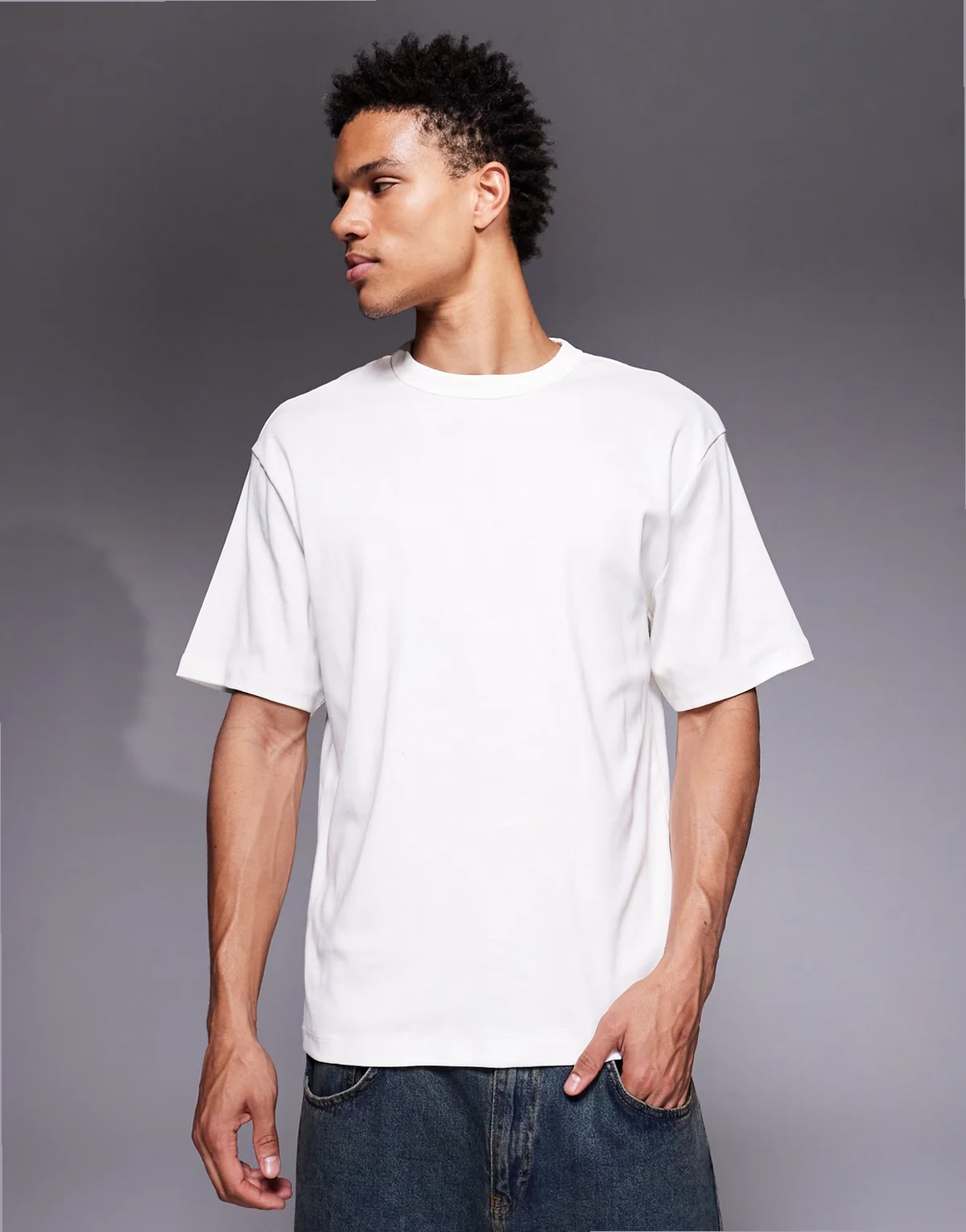 regular fit clean essential T-shirt in cream