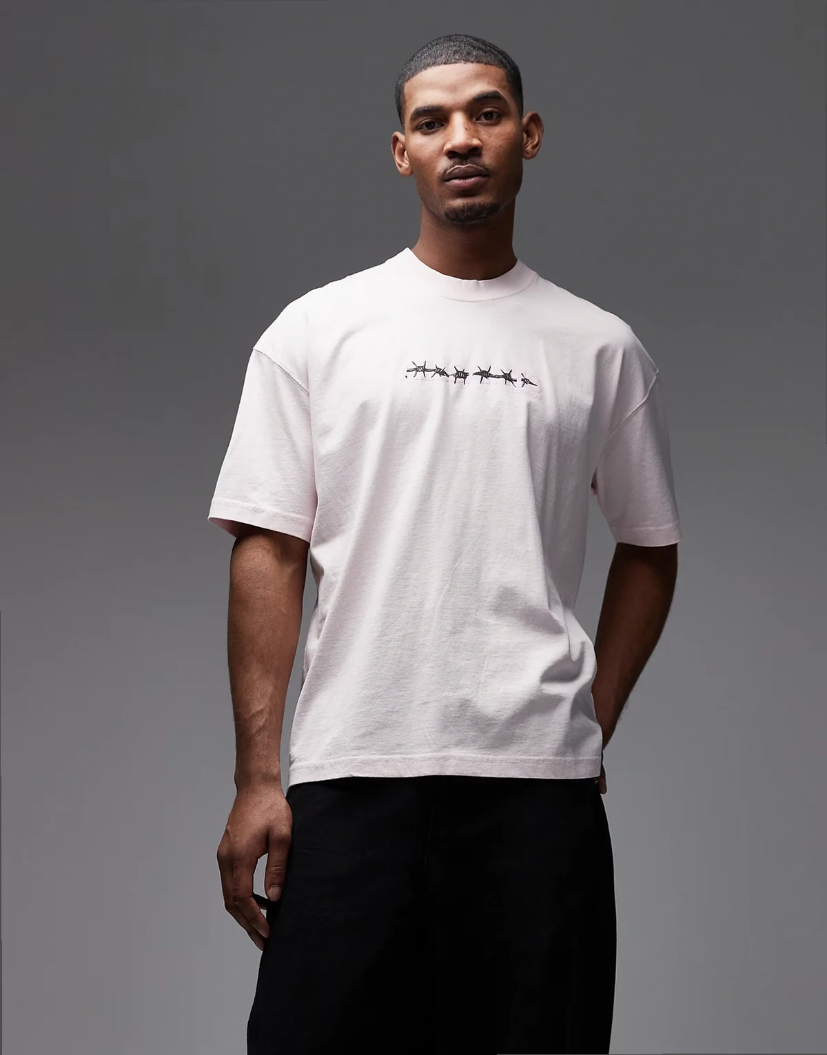 – Deterent – T-Shirt in Hellrosa mit Print