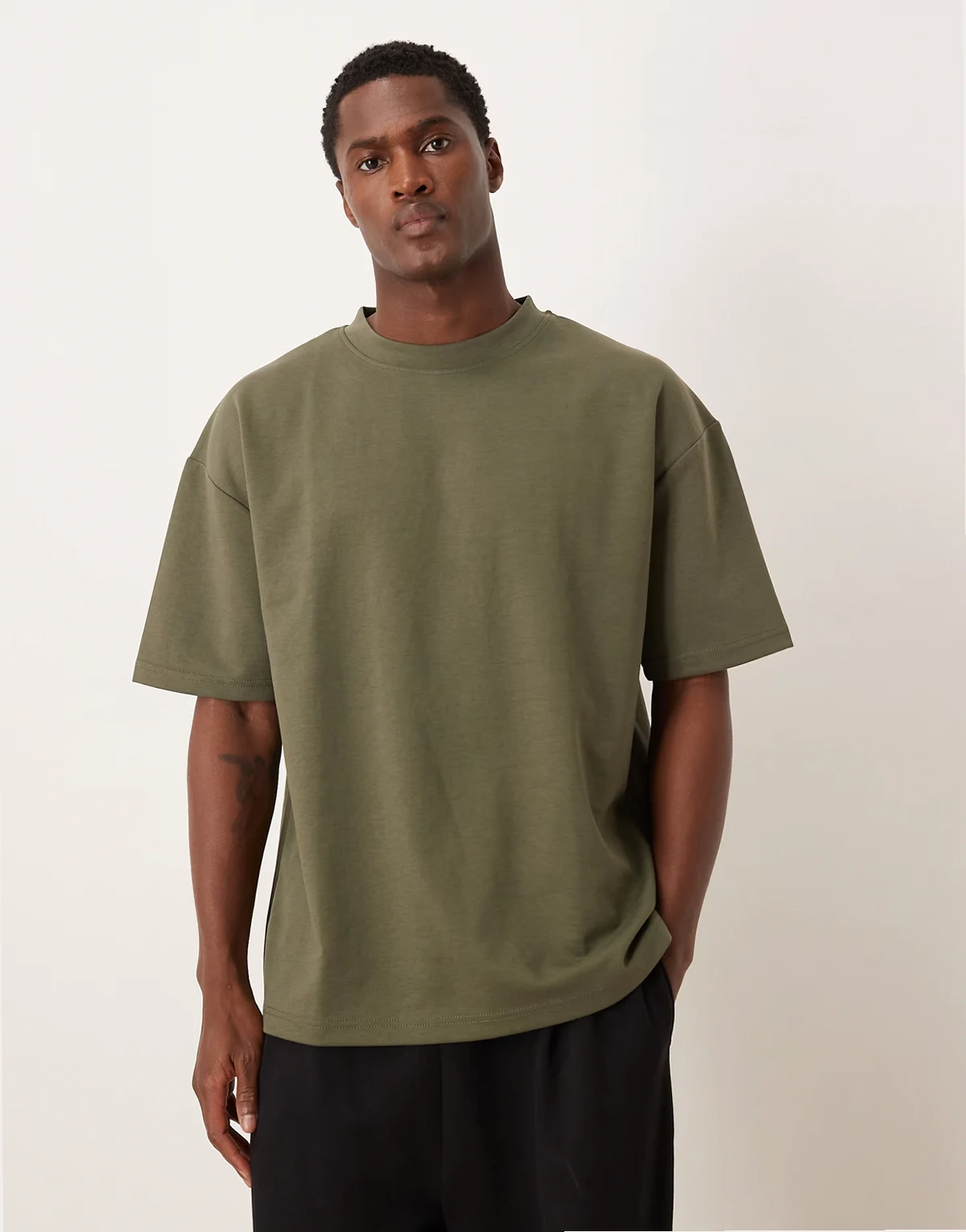 – Schweres, weiches Oversize-T-Shirt in Khaki