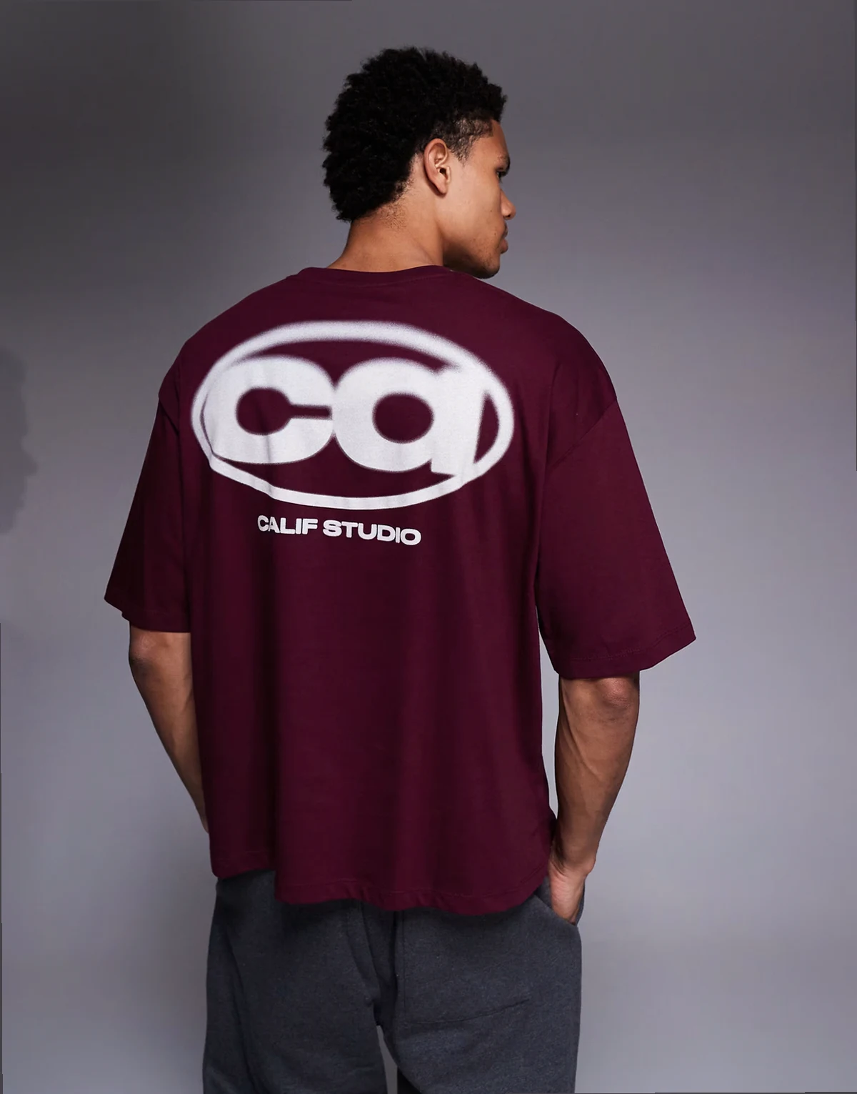 – Kastiges Oversize-T-Shirt in Burgunderrot mit Street-Print