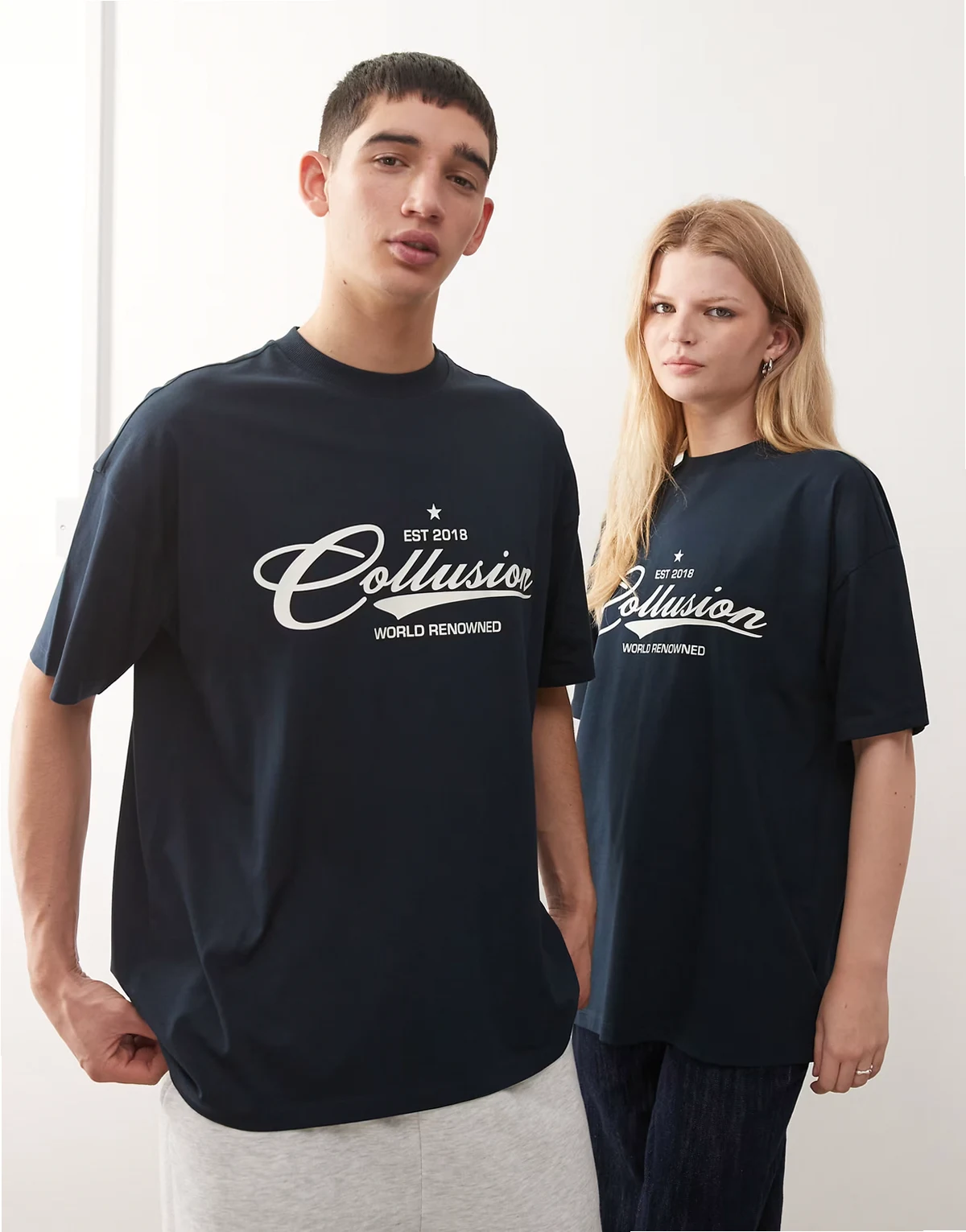 Unisex T-shirt in navy with white print