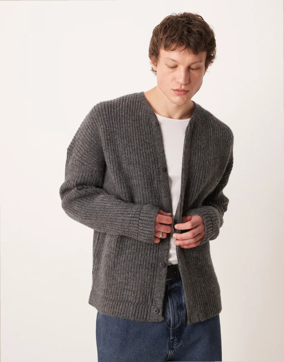 – Gerippte Oversize-Strickjacke in Grau