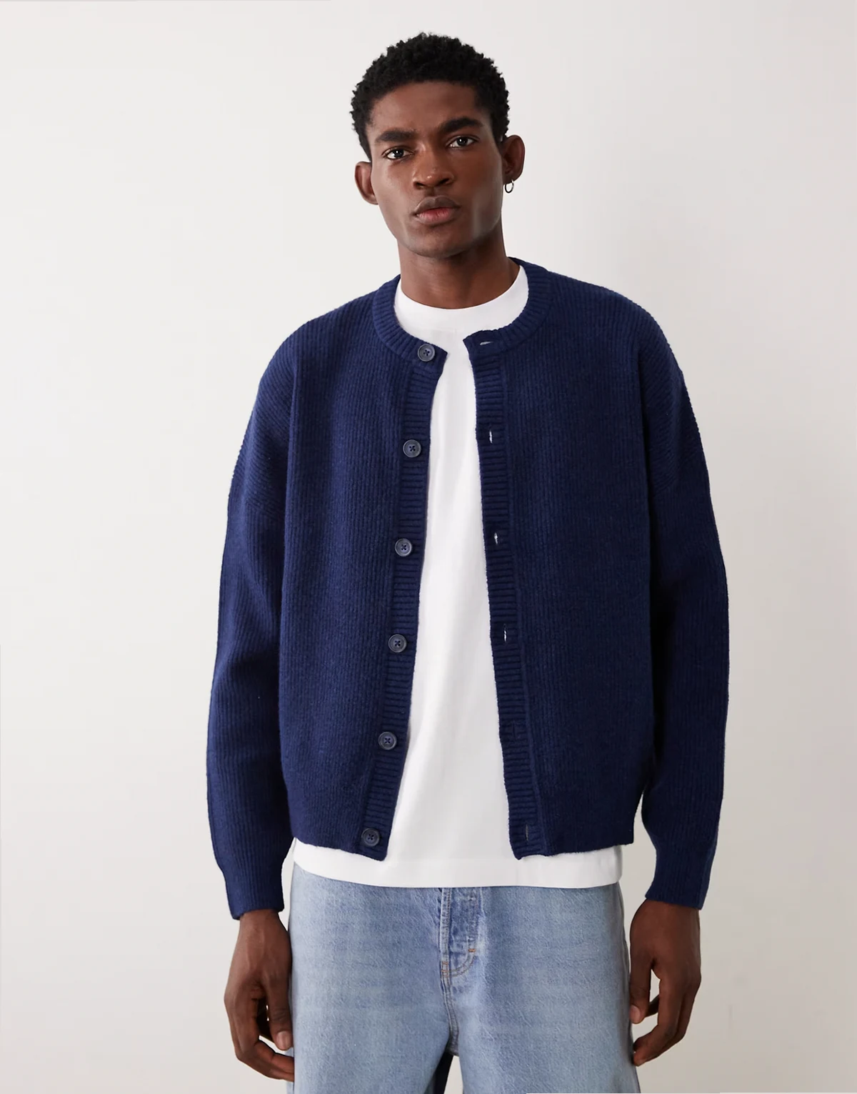 – Oversize-Strickjacke aus Wollmix in Marineblau mit Patentmuster und Rundhalsausschnitt