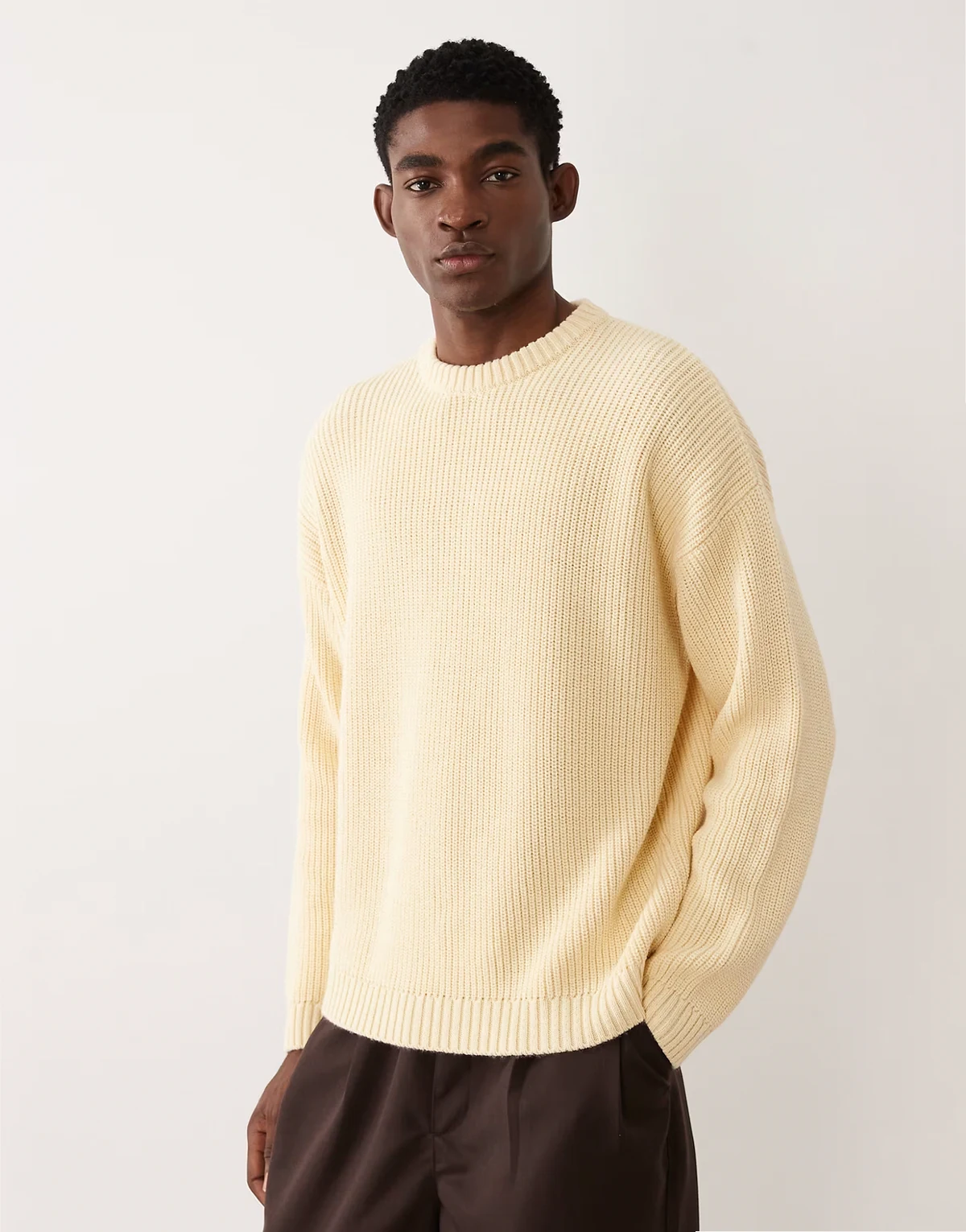 – Gerippter Oversize-Strickpullover in Blassgelb