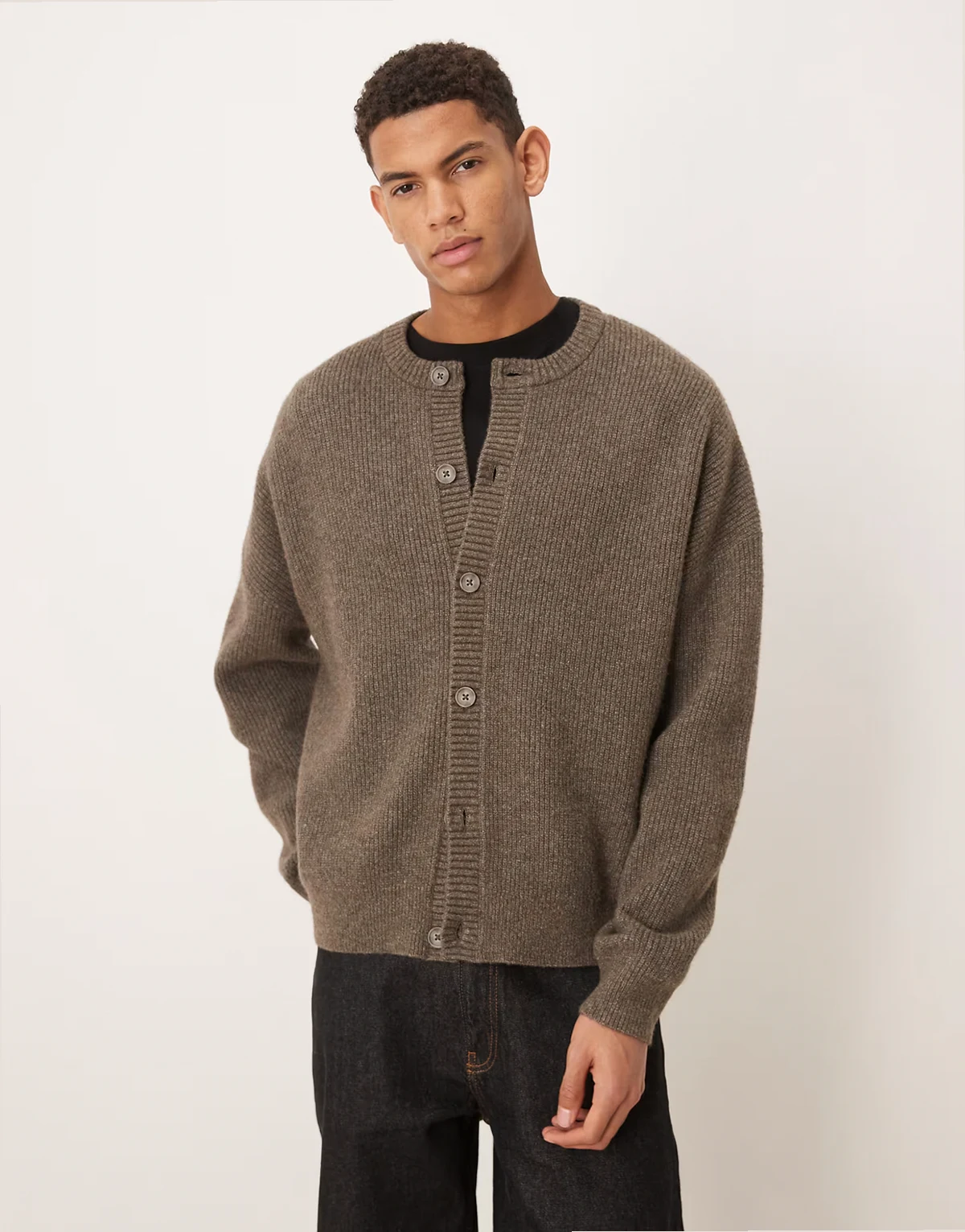 – Oversize-Strickjacke in meliertem Braun mit Patentmuster und Rundhalsausschnitt