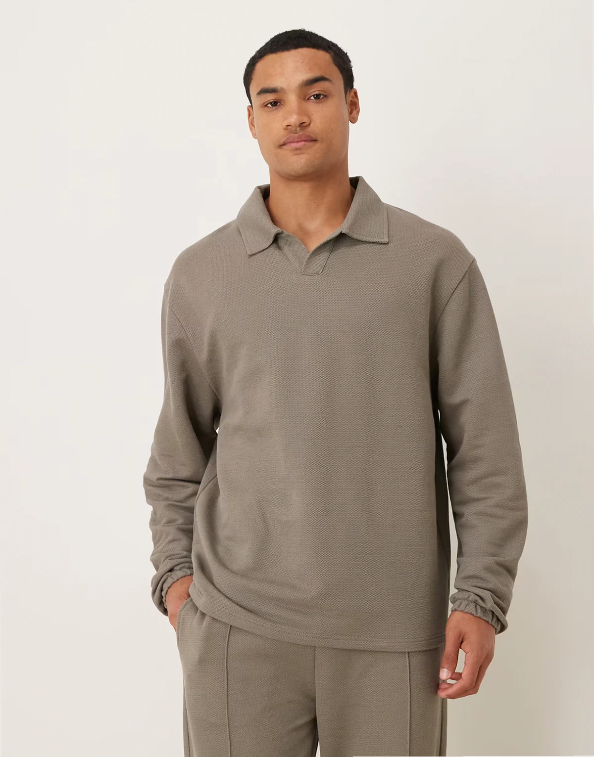 – Pikee-Polohemd in Khaki mit Oversize-Schnitt und Reverskragen