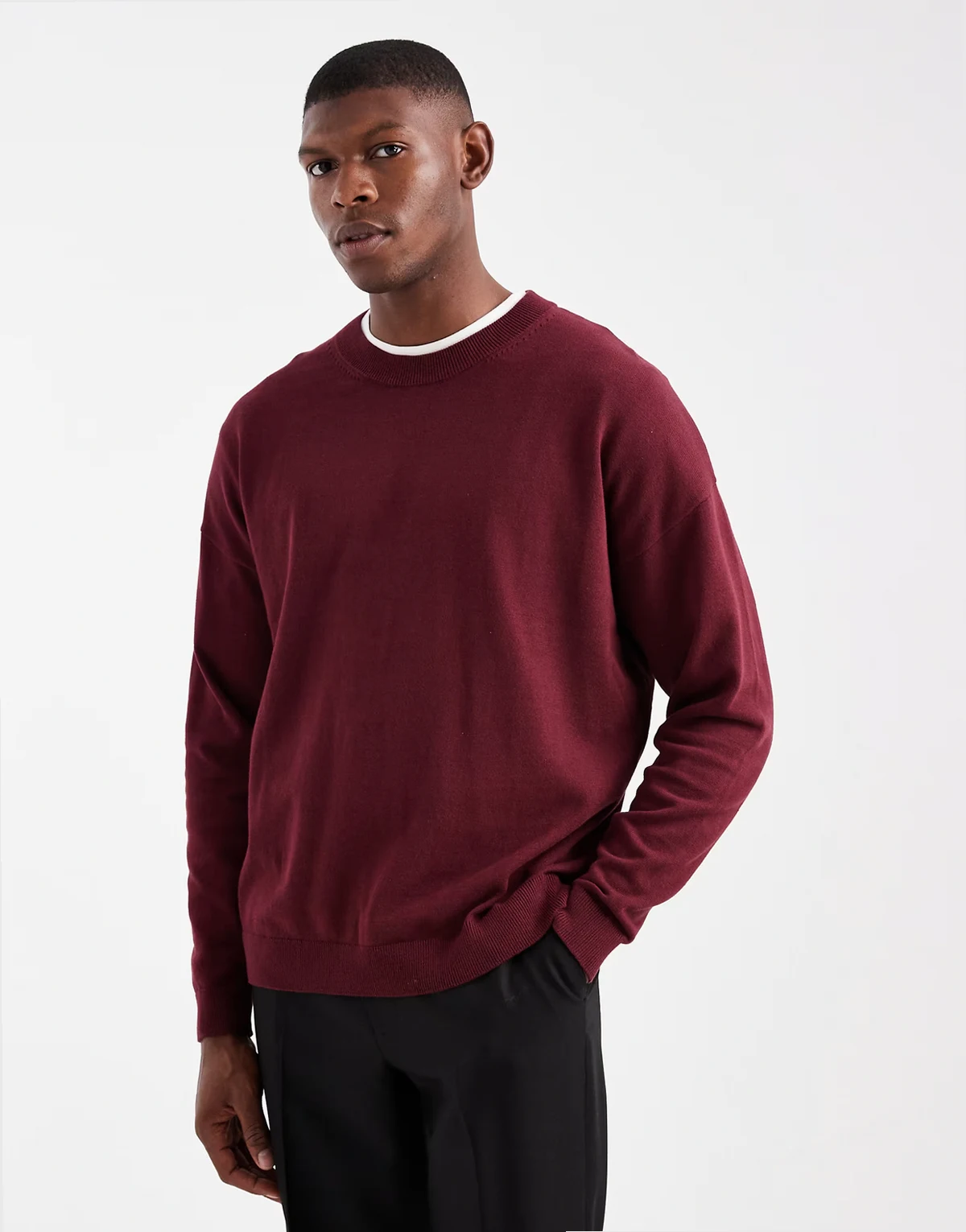 – Langärmliges Relaxed-Fit-T-Shirt aus Strick in Burgunderrot mit Rundhalsausschnitt