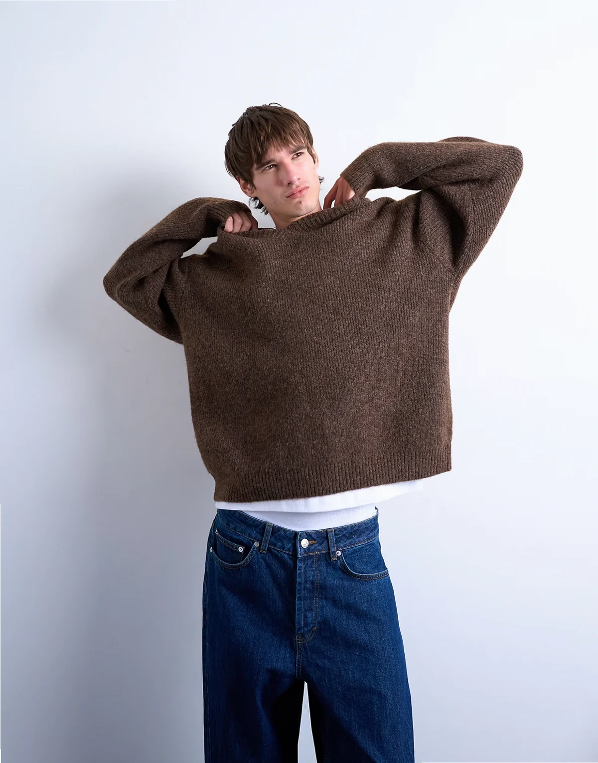 – Oversize-Strickpullover in Braun mit V-Ausschnitt
