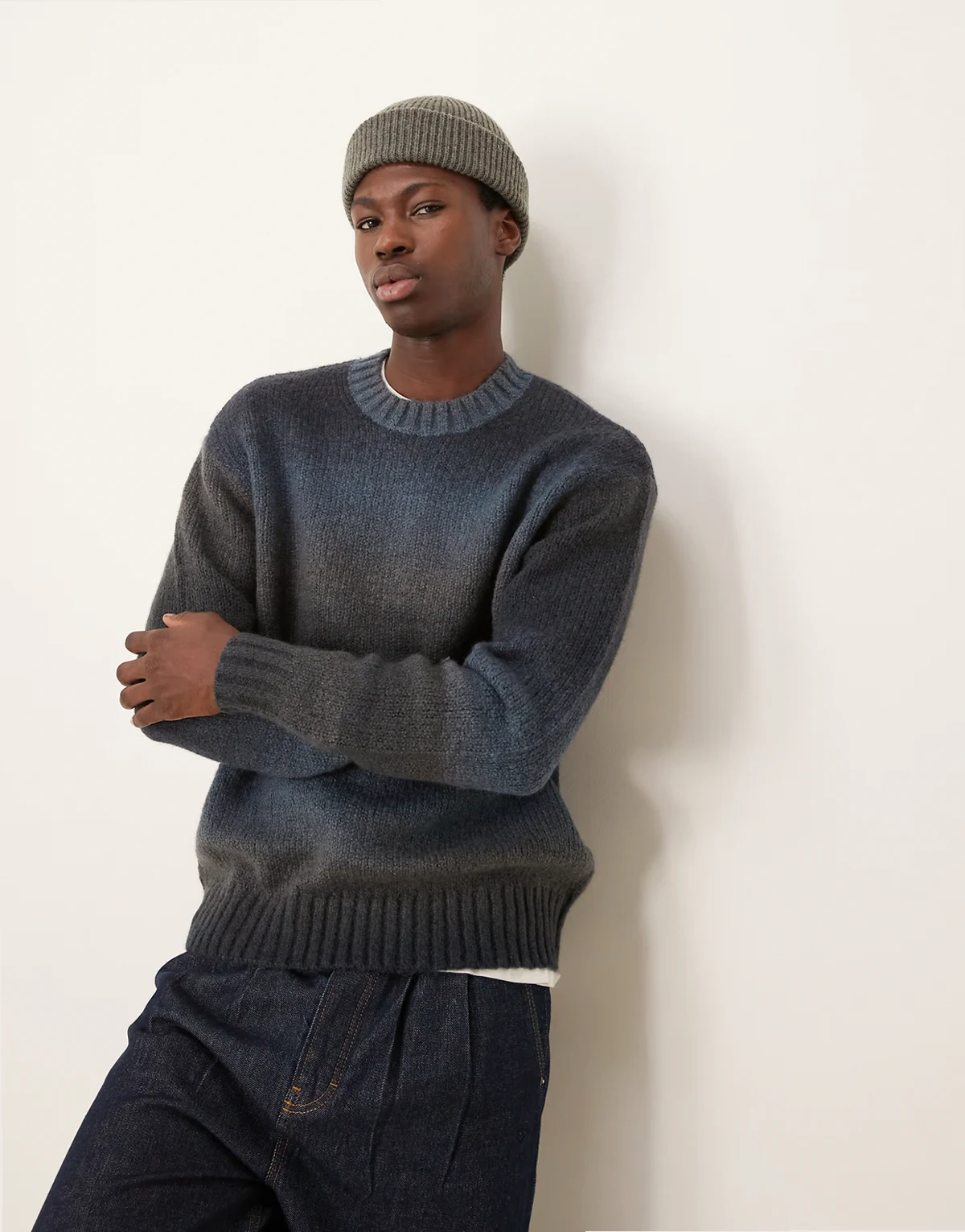 Homme – Dzianinowy sweter z czarno-niebieskim efektem ombre