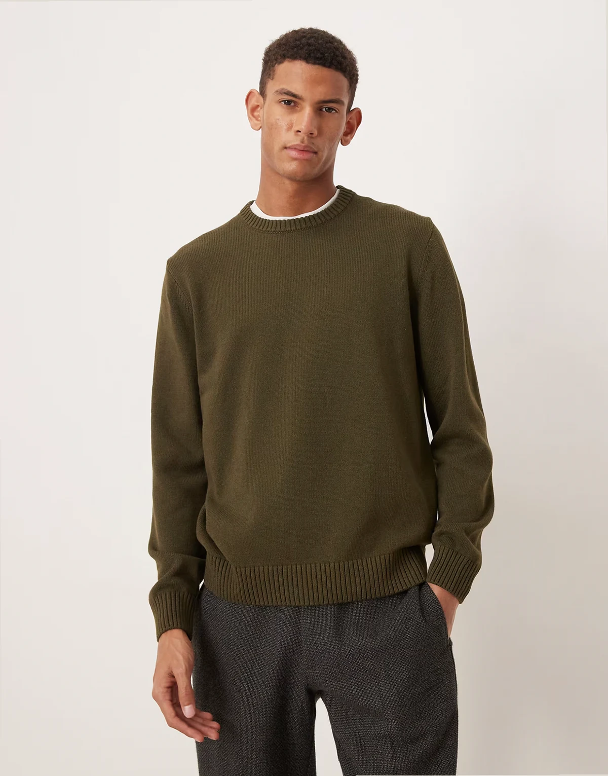 – Strickpullover in Dunkelgrün mit Rundhalsausschnitt