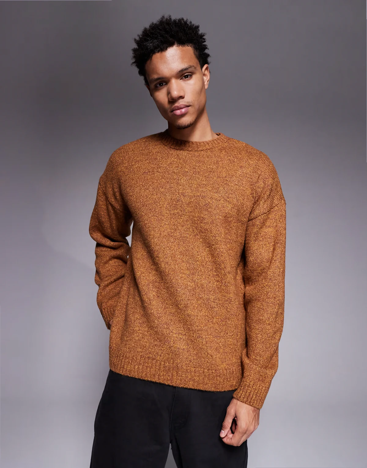 – Relaxed-Fit-Strickpullover in Senfgelb mit Rundhalsausschnitt