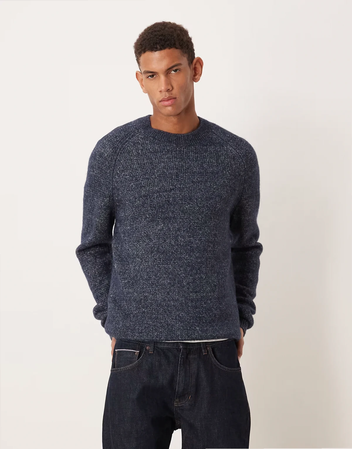 – Granatowy melanżowy sweter