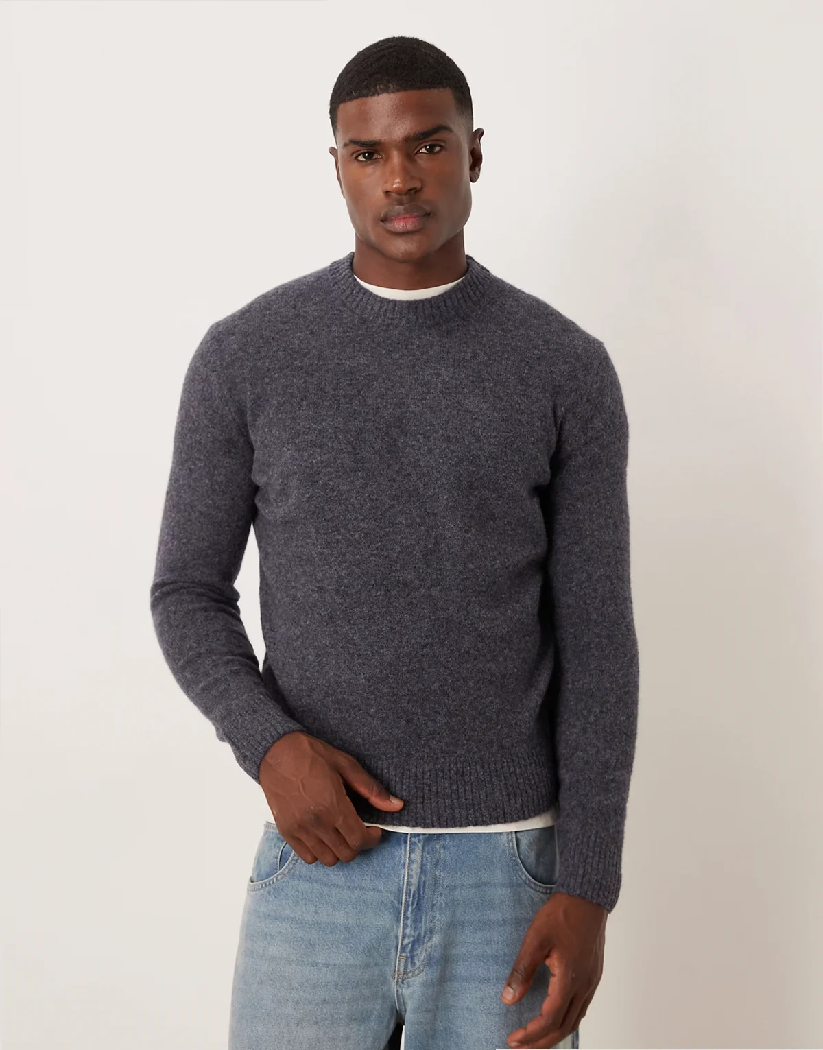 – Strickpullover aus Wollmix in Dunkelblau mit Rundhalsausschnitt