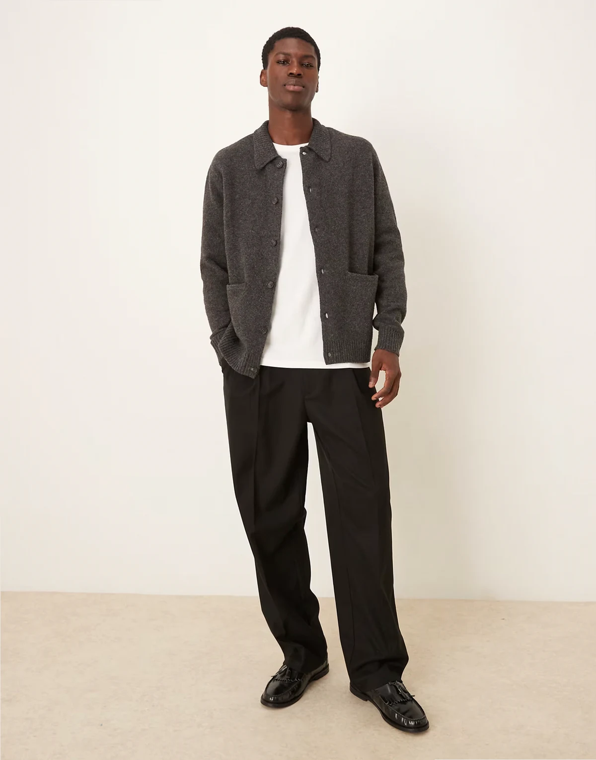 – Relaxed-Fit-Strickjacke aus Wollmix in Grau mit Vordertaschen