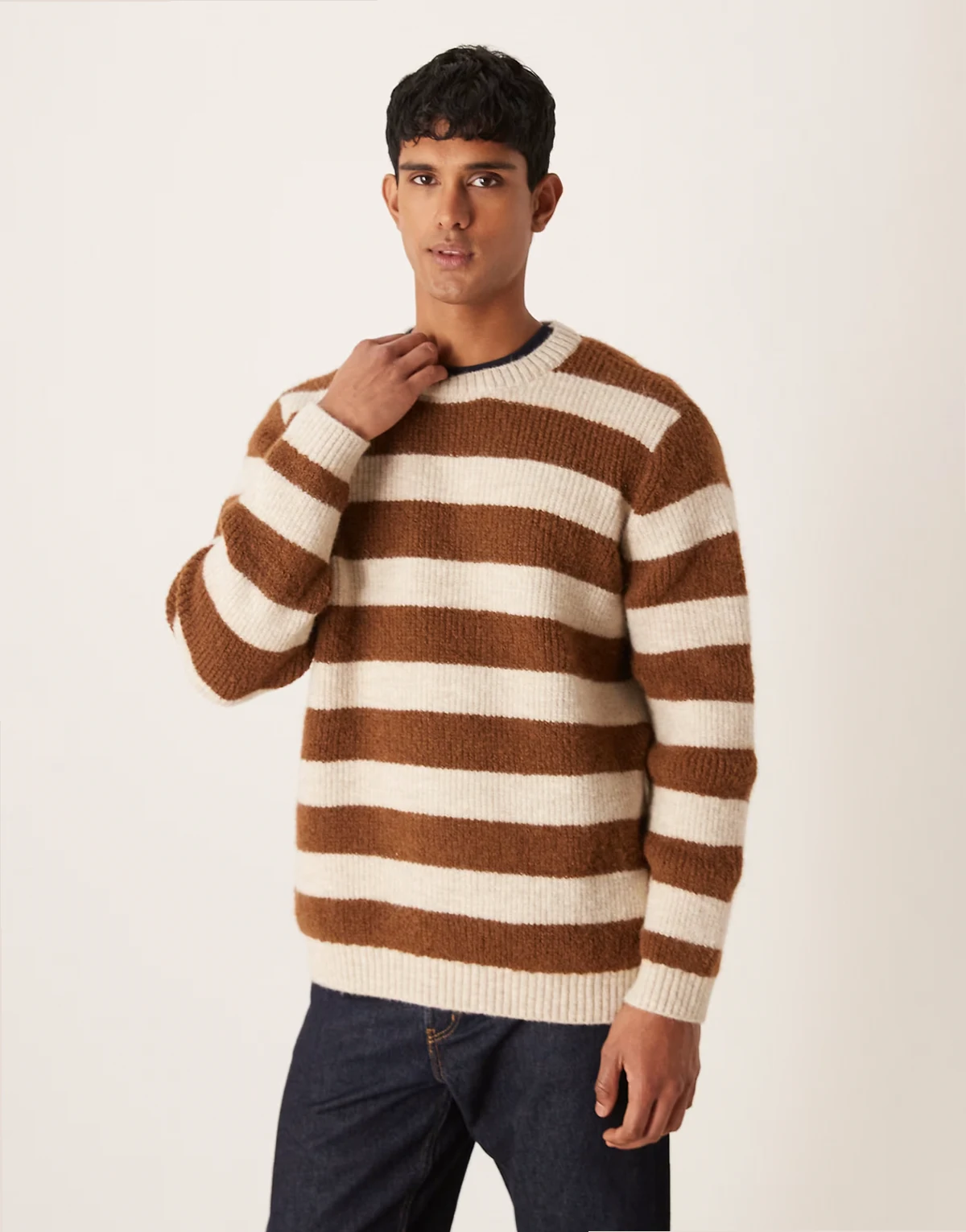 – Relaxed-Fit-Pullover aus Strick in Braun und Beige gestreift mit Rundhalsausschnitt