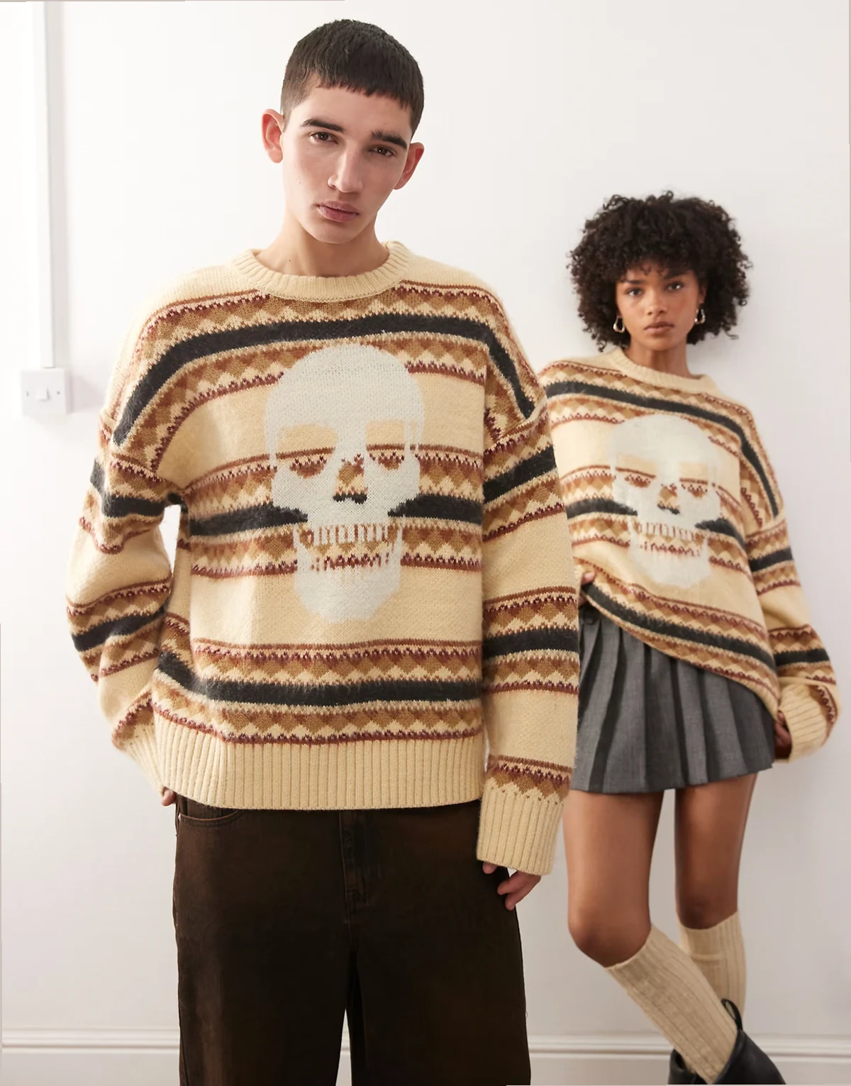 Unisex fairisle knit striped sweater with skull in beige