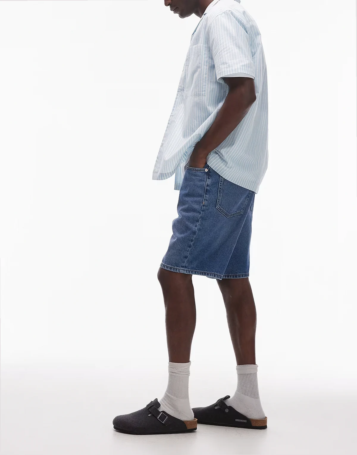 – Fade – Locker geschnittene Jeans-Shorts in mittelblauer Waschung