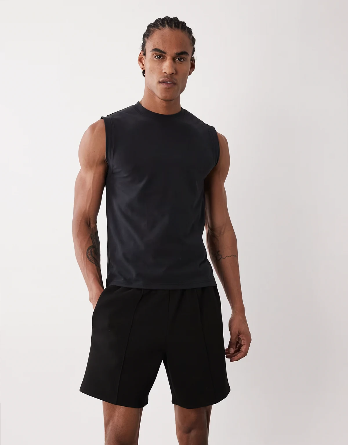 – Sweat-Shorts aus Material in Neoprenoptik in Schwarz mit Biesen