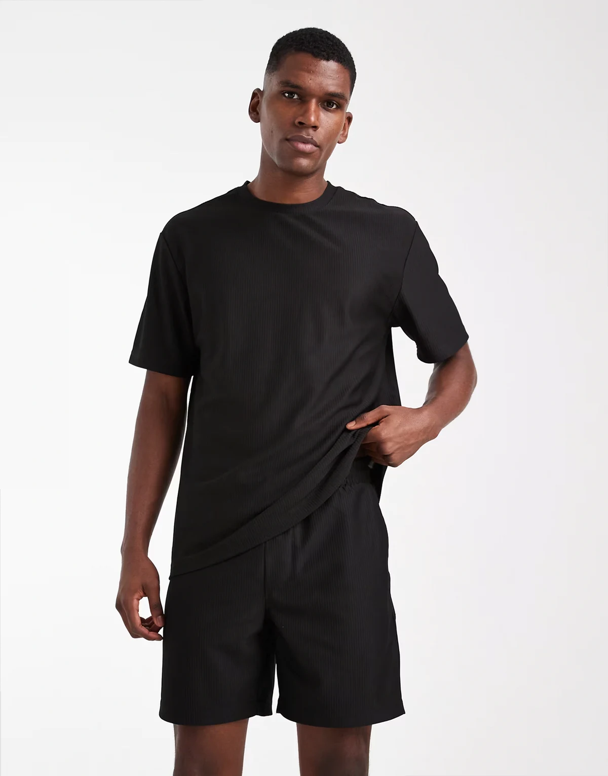 – Plissierte Shorts in Schwarz mit elastischem Bund, Kombiteil