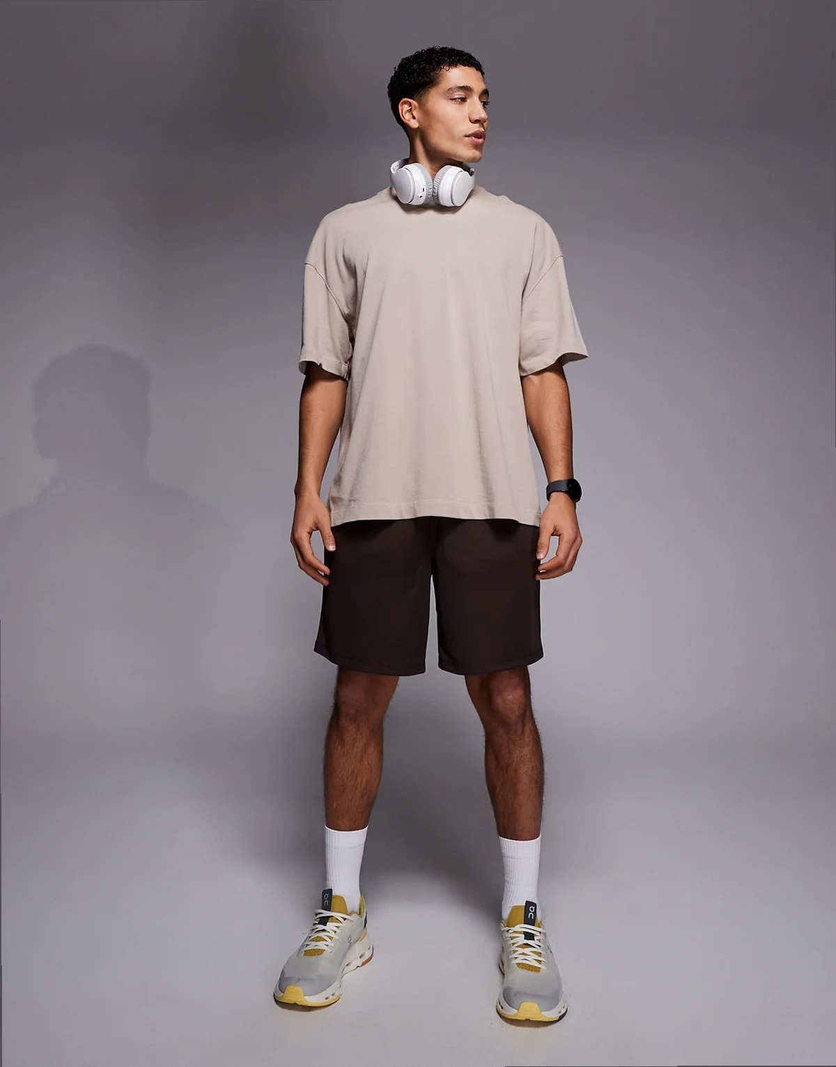 – Sport-Shorts aus schnelltrocknendem Netzstoff in Rosinenbraun mit Reißverschlusstaschen, 18 cm Schrittlänge