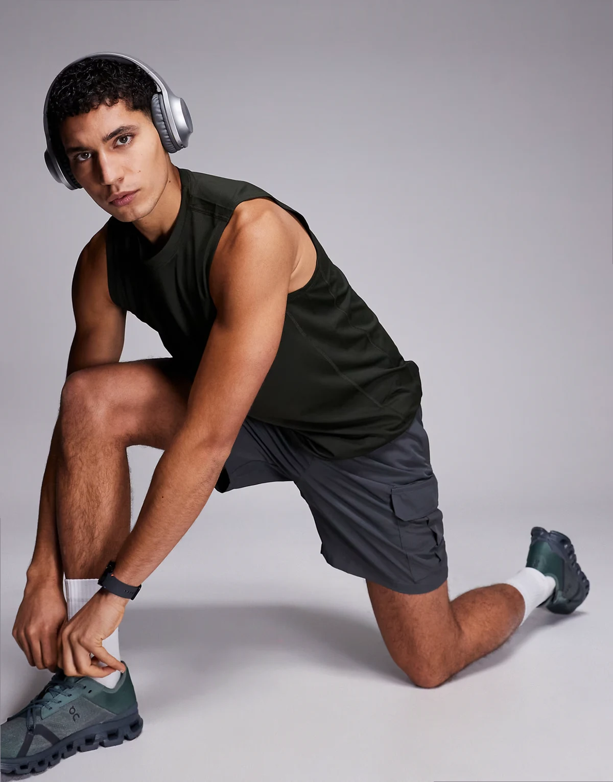 – Icon – Schnell trocknende Cargo-Sportshorts in Anthrazit mit Reißverschlusstaschen und Markenlogo, 18 cm Schrittlänge