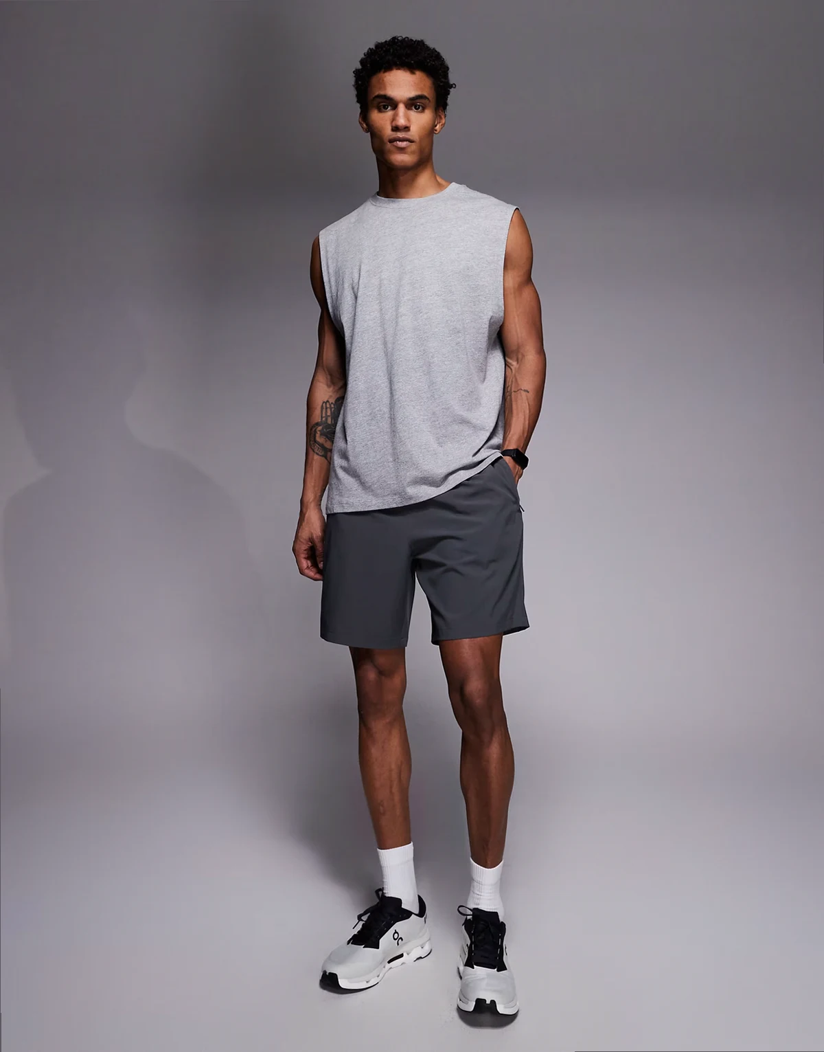 – Icon – Schnelltrocknende Sport-Shorts in Dunkelgrau mit Reißverschlusstaschen und Markenlogo, 18 cm Schrittlänge