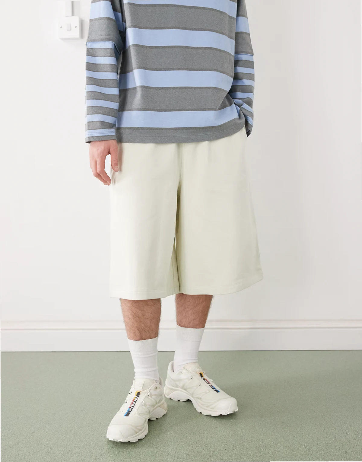 – Circular Design Collection – Schwere, lange Shorts in Wollweiß