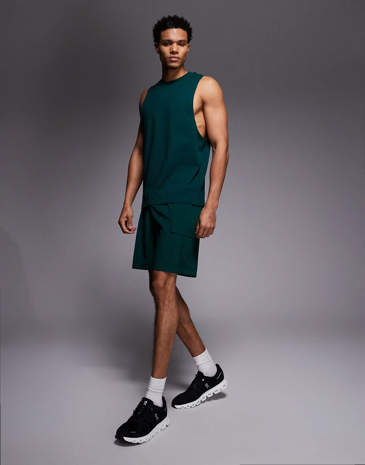 – Icon – Schnell trocknende Cargo-Sportshorts in Flaschengrün mit Reißverschlusstaschen, 18 cm