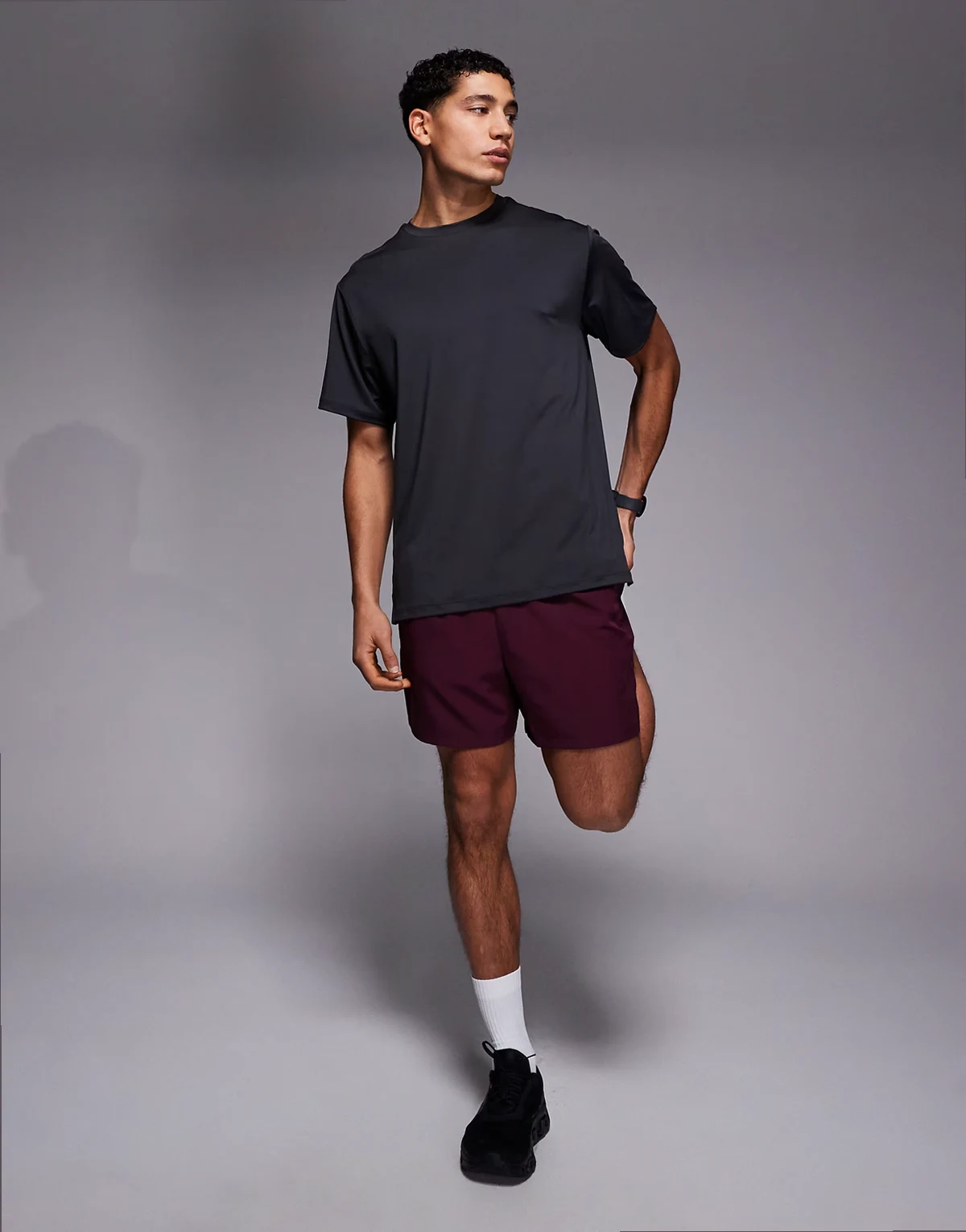 – Icon – Schnelltrocknende Sport-Shorts in dunklem Burgunderrot mit Reißverschlusstaschen, 18 cm