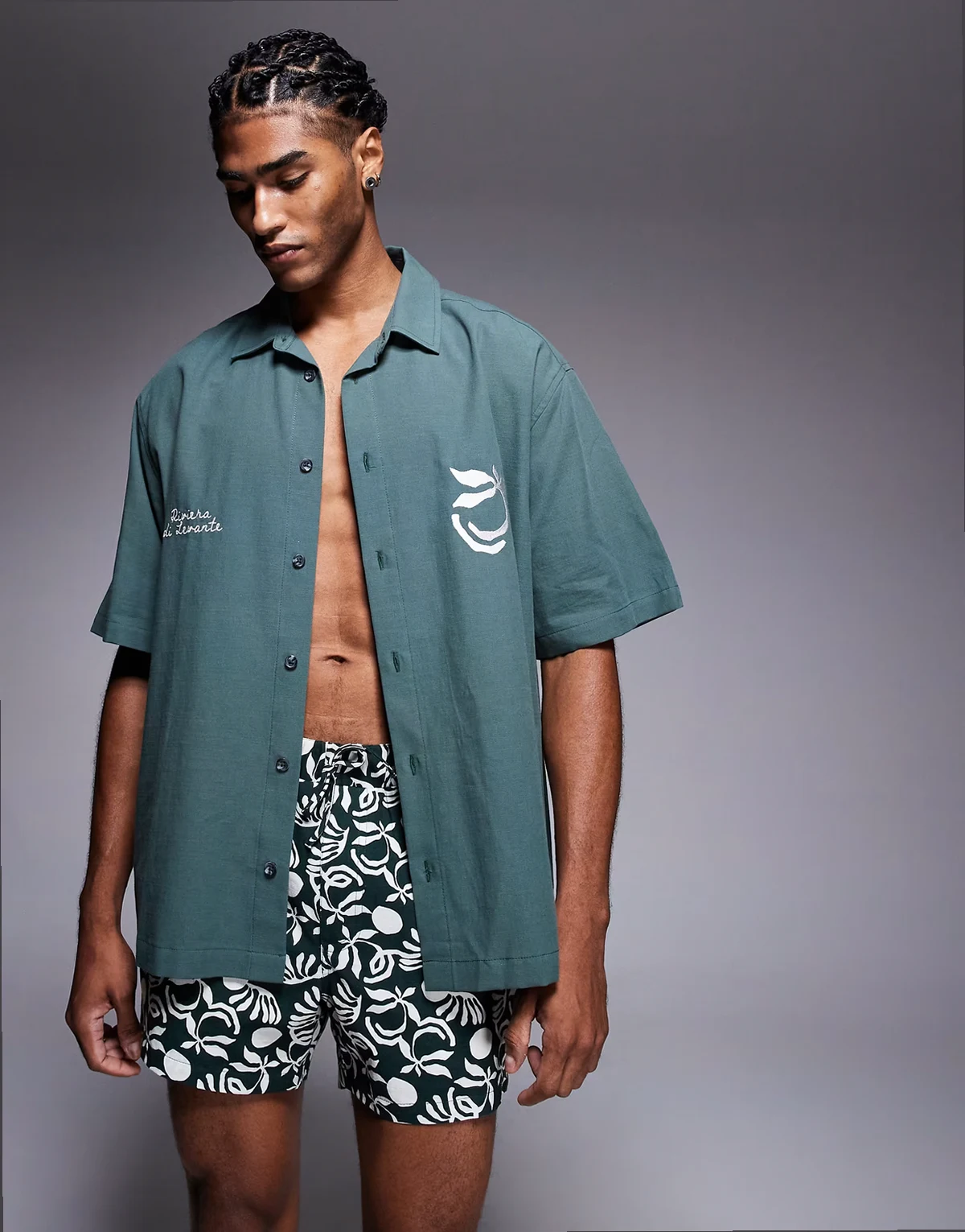 – Kurze Shorts in Dunkelgrün, Kombiteil