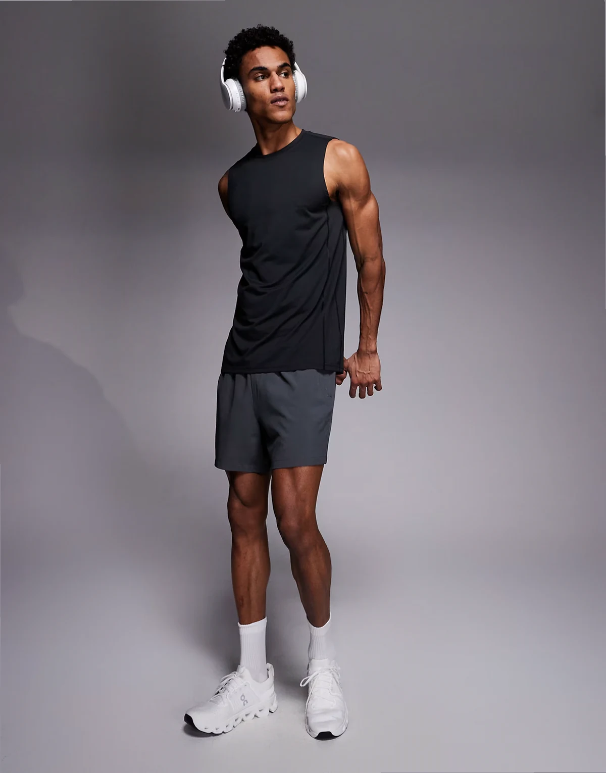 – Icon – Schnelltrocknende Sport-Shorts in Dunkelgrau mit Reißverschlusstaschen und Markenlogo, 18 cm Schrittlänge